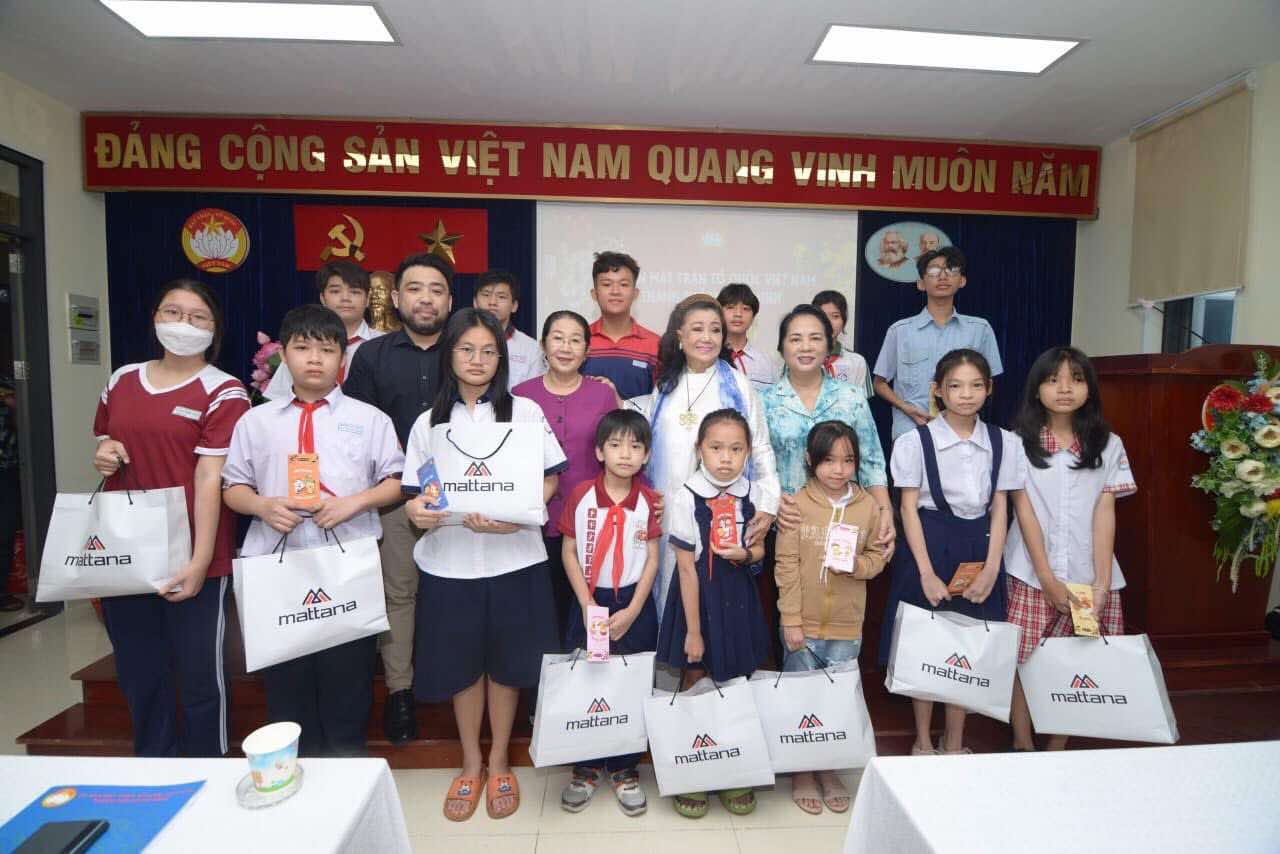 NSND Kim Cương tổ chức đợt 2 kh&aacute;m tổng qu&aacute;t cho nghệ sĩ ngh&egrave;o- Ảnh 2.