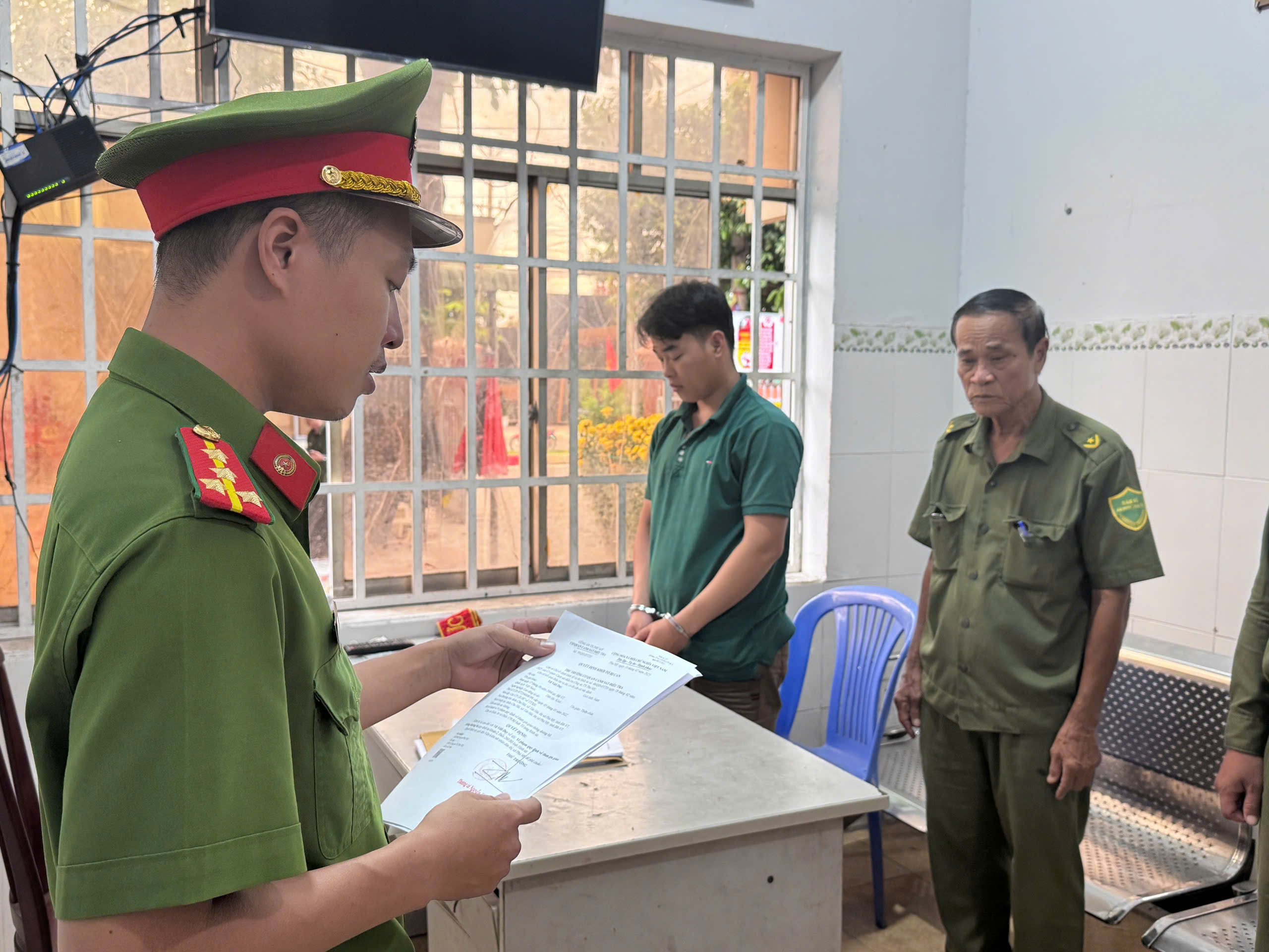 Khởi tố t&agrave;i xế xe tải g&acirc;y tai nạn khiến nữ sinh lớp 12 tử vong- Ảnh 2.
