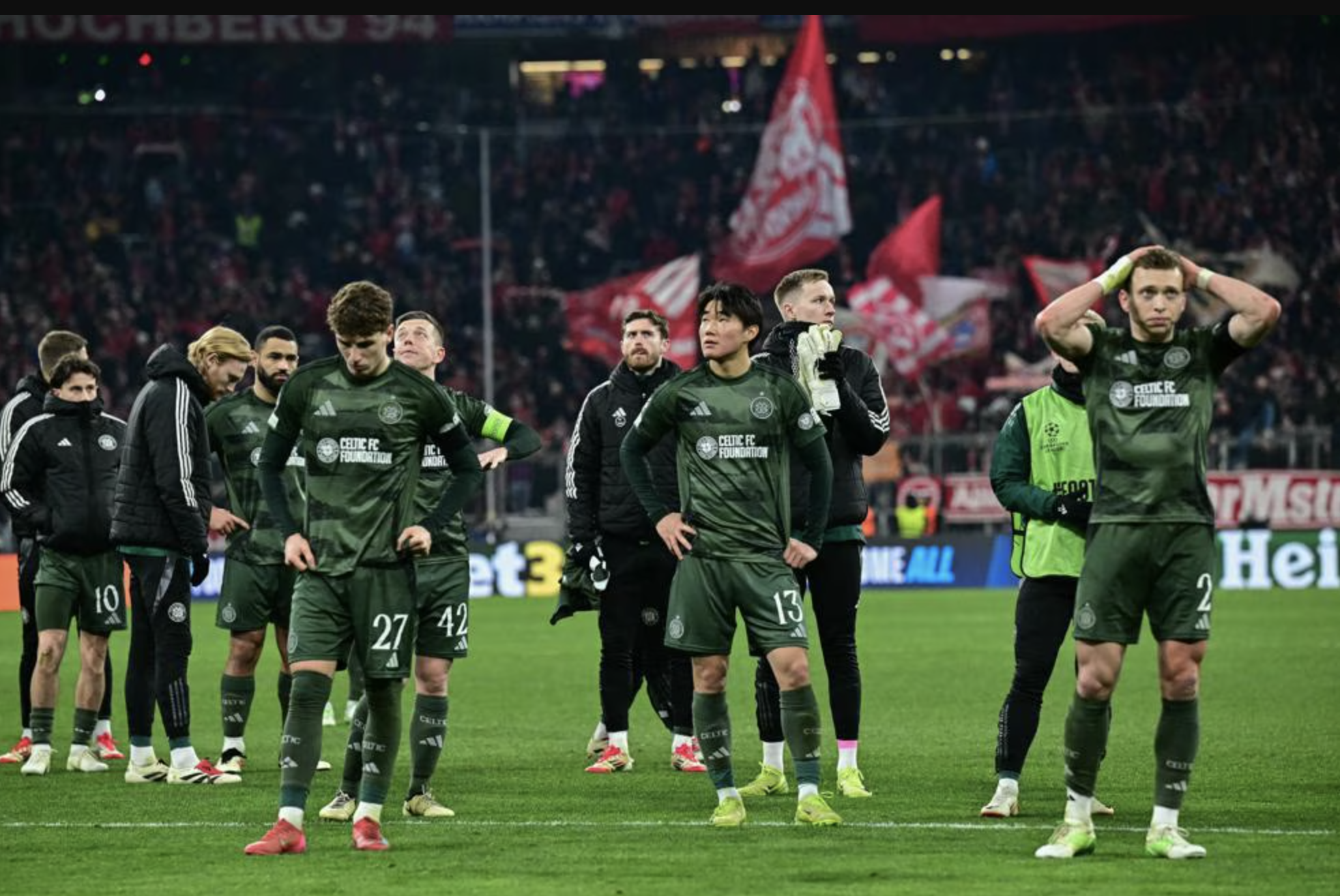 Hậu vệ h&oacute;a người h&ugrave;ng, Bayern Munich l&aacute;ch khe cửa hẹp v&agrave;o v&ograve;ng 1/8 Champions League- Ảnh 8.