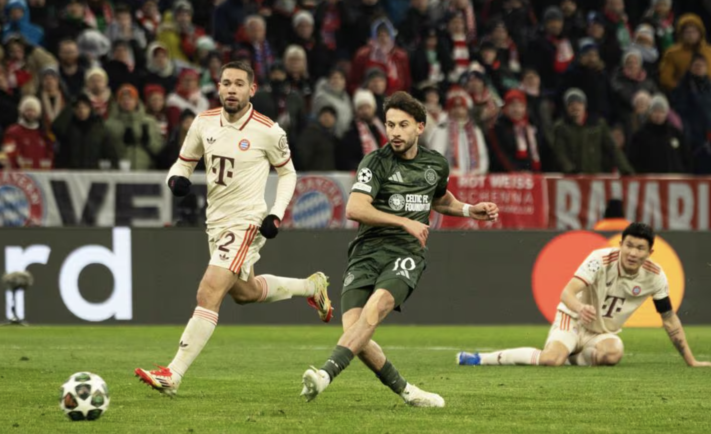 Hậu vệ h&oacute;a người h&ugrave;ng, Bayern Munich l&aacute;ch khe cửa hẹp v&agrave;o v&ograve;ng 1/8 Champions League- Ảnh 6.