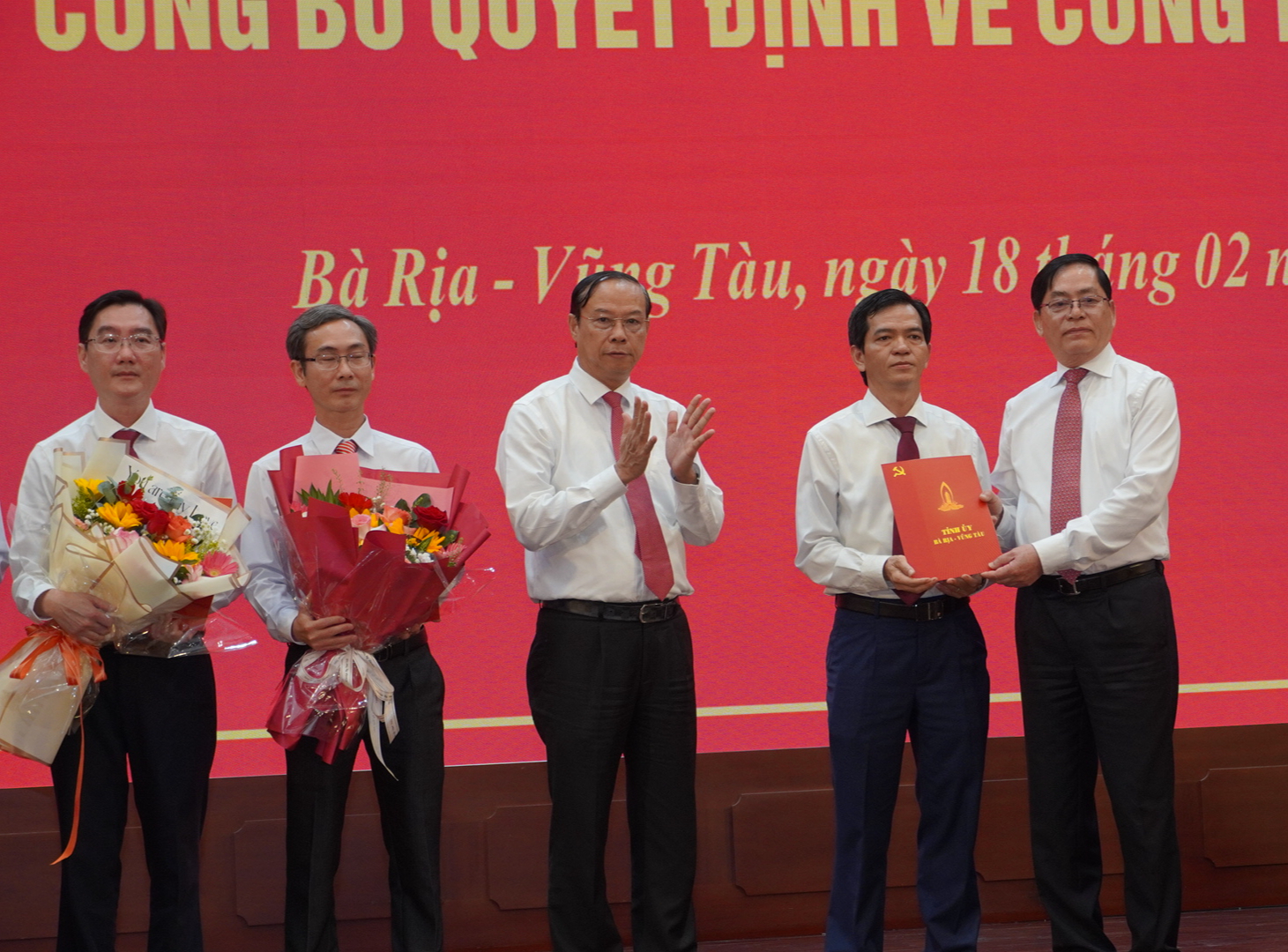 C&ocirc;ng bố h&agrave;ng loạt quyết định nh&acirc;n sự chủ chốt của B&agrave; Rịa- Vũng T&agrave;u - Ảnh 4.