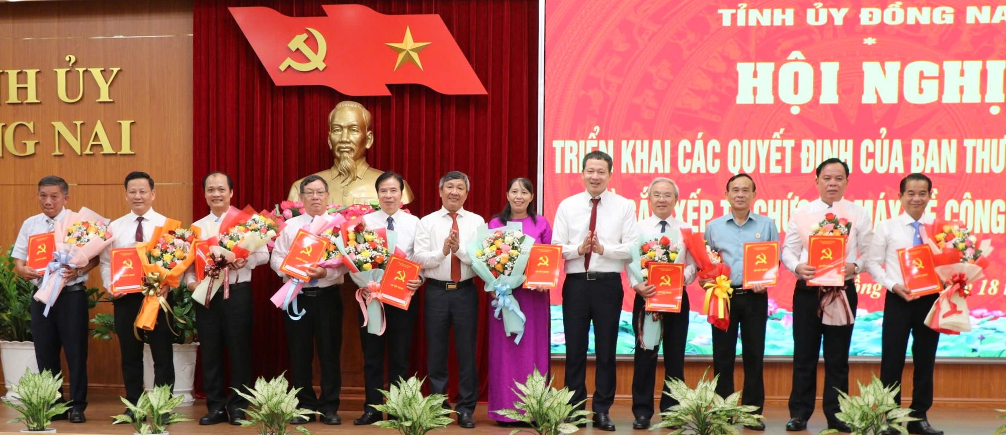 Đồng Nai c&ocirc;ng bố c&aacute;c quyết định về tinh gọn bộ m&aacute;y v&agrave; điều động, bổ nhiệm c&aacute;n bộ chủ chốt- Ảnh 3.