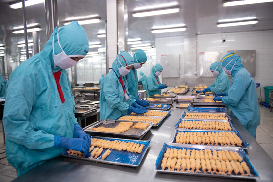 Kh&oacute; khăn lớn nhất của doanh nghiệp khi chuyển hướng sản xuất theo ph&aacute;t triển bền vững l&agrave; nguồn vốn Ảnh: TH&Ugrave;Y LINH