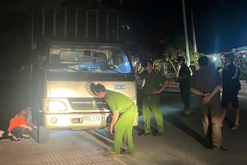 &Ocirc; t&ocirc; tập l&aacute;i t&ocirc;ng chết người rồi rời khỏi hiện trường - Ảnh 1.