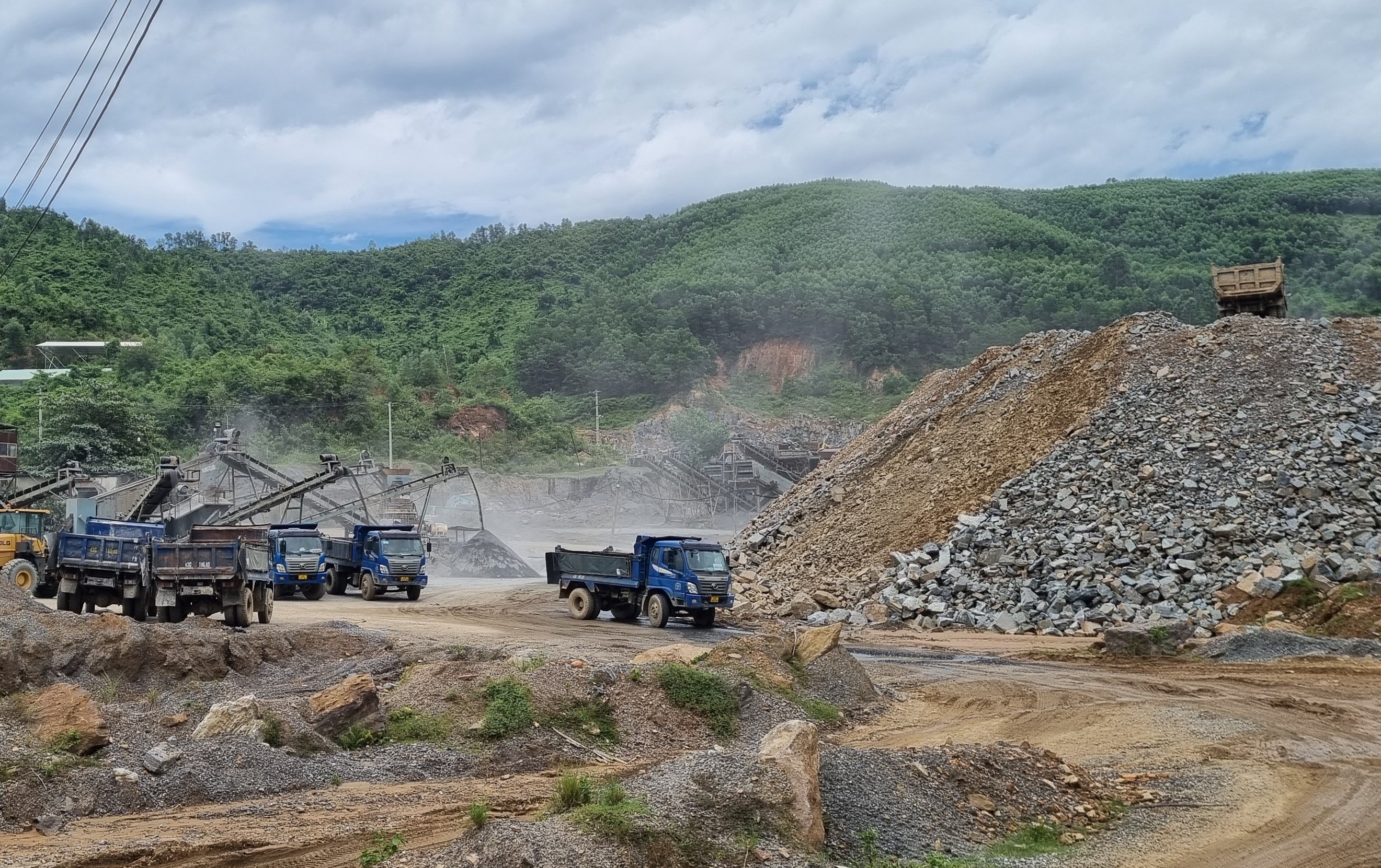 Khai thác khoáng sản ở Đà Nẵng: Đụng đâu sai đấy- Ảnh 1.