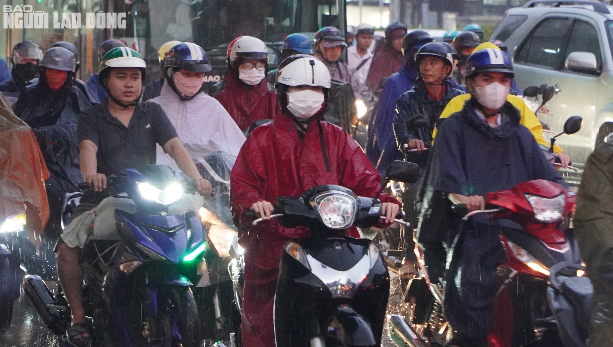 Thời tiết TP HCM h&ocirc;m nay, 20-2: S&aacute;ng nắng, chiều mưa, đừng qu&ecirc;n đem &aacute;o mưa!- Ảnh 1.