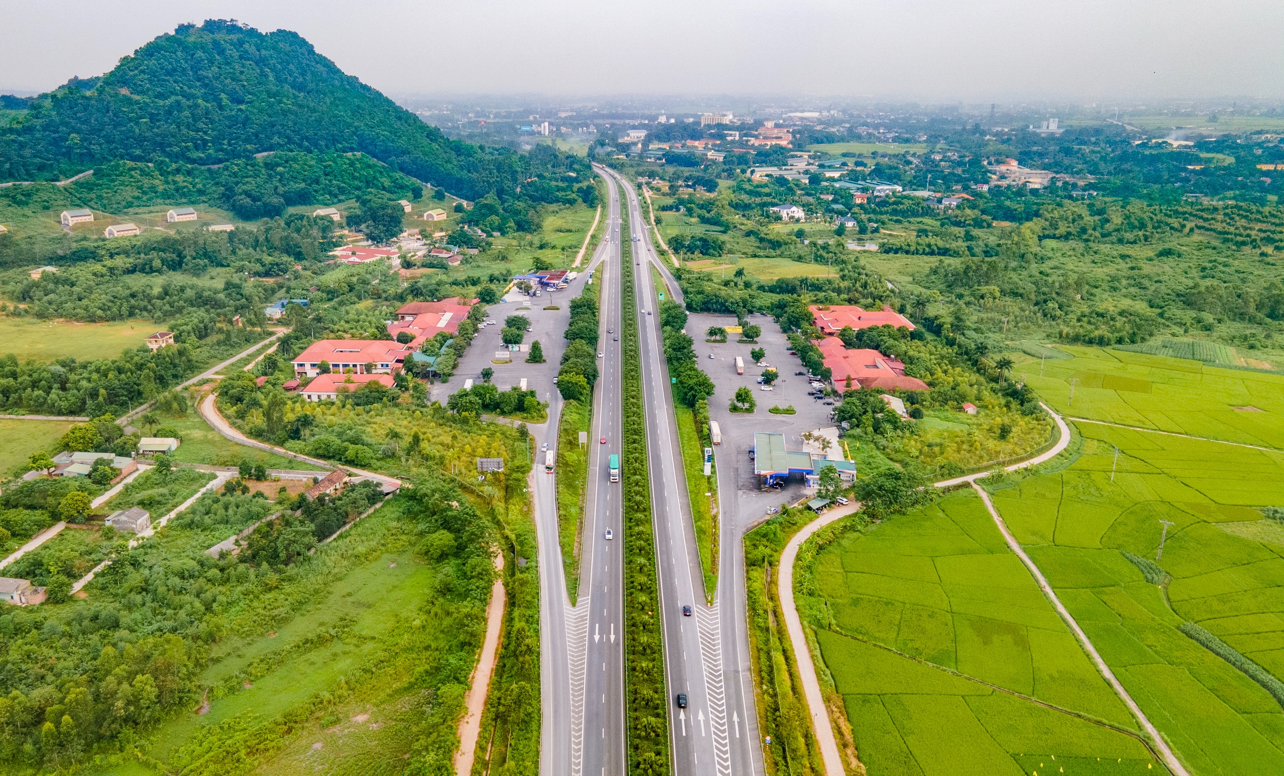 Hơn 7.600 tỉ đồng đầu tư mở rộng cao tốc đoạn Y&ecirc;n B&aacute;i - L&agrave;o Cai từ 2 l&ecirc;n 4 l&agrave;n xe chạy- Ảnh 1.