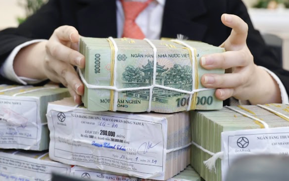 Nếu đ&aacute;nh thuế l&atilde;i tiền gửi, phải đ&aacute;nh cả thuế v&agrave;ng?