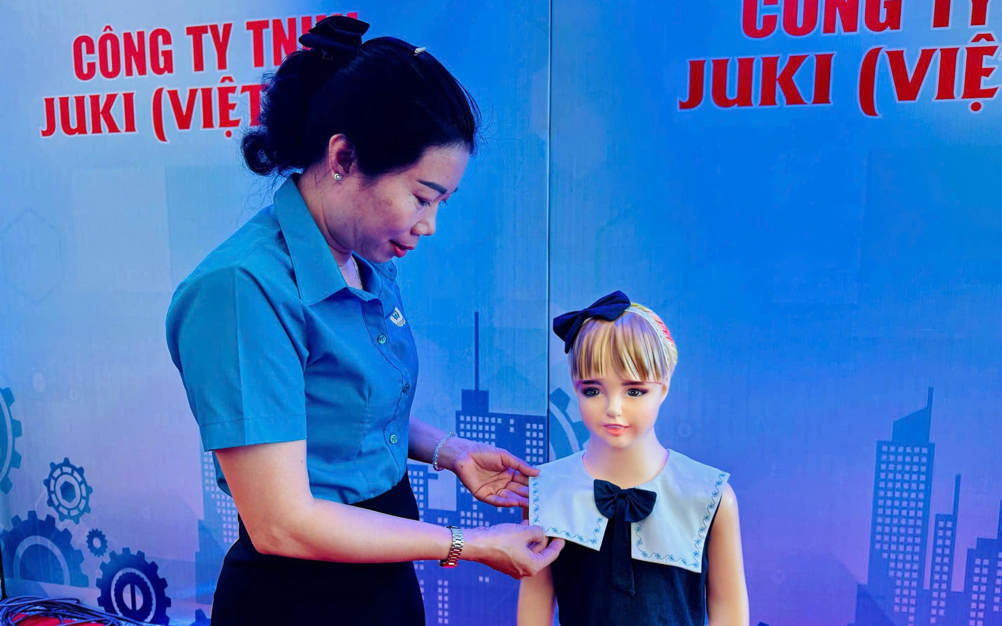 Tận tụy, dấn thân vì việc chung