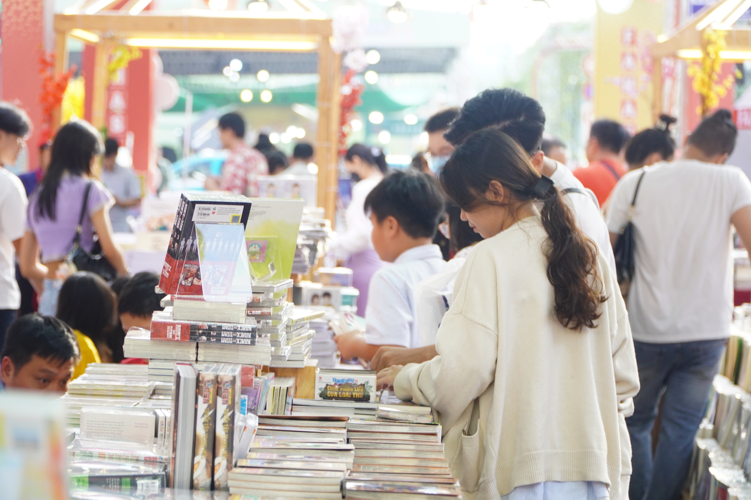 Lễ hội Đường S&aacute;ch Tết Ất Tỵ 2025 thu h&uacute;t tr&ecirc;n 1 triệu lượt kh&aacute;ch- Ảnh 18.