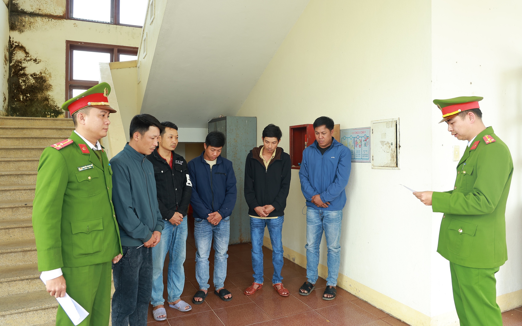Ngày cận Tết, 6 thanh niên giết trộm 6 con trâu để lấy thịt