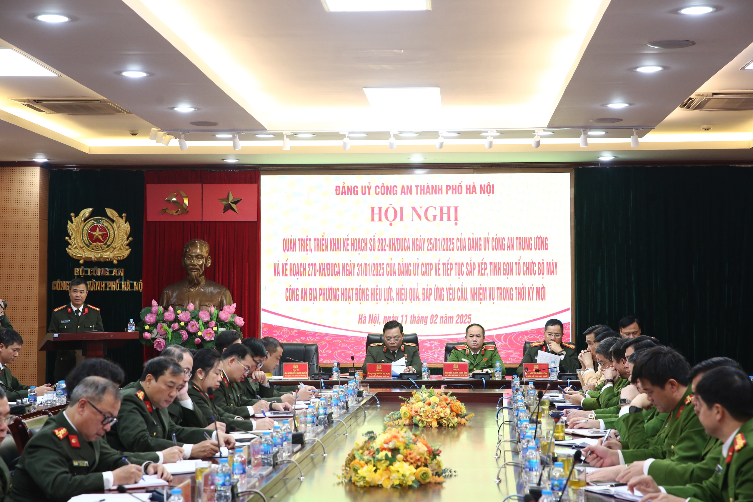 15 trưởng ph&ograve;ng, trưởng c&ocirc;ng an huyện ở H&agrave; Nội xin nghỉ hưu trước tuổi- Ảnh 1.
