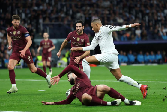 Kylian Mbappe tỏa s&aacute;ng rực rỡ trong h&agrave;nh tr&igrave;nh bảo vệ ng&ocirc;i vương của Real Madrid Ảnh: UEFA
