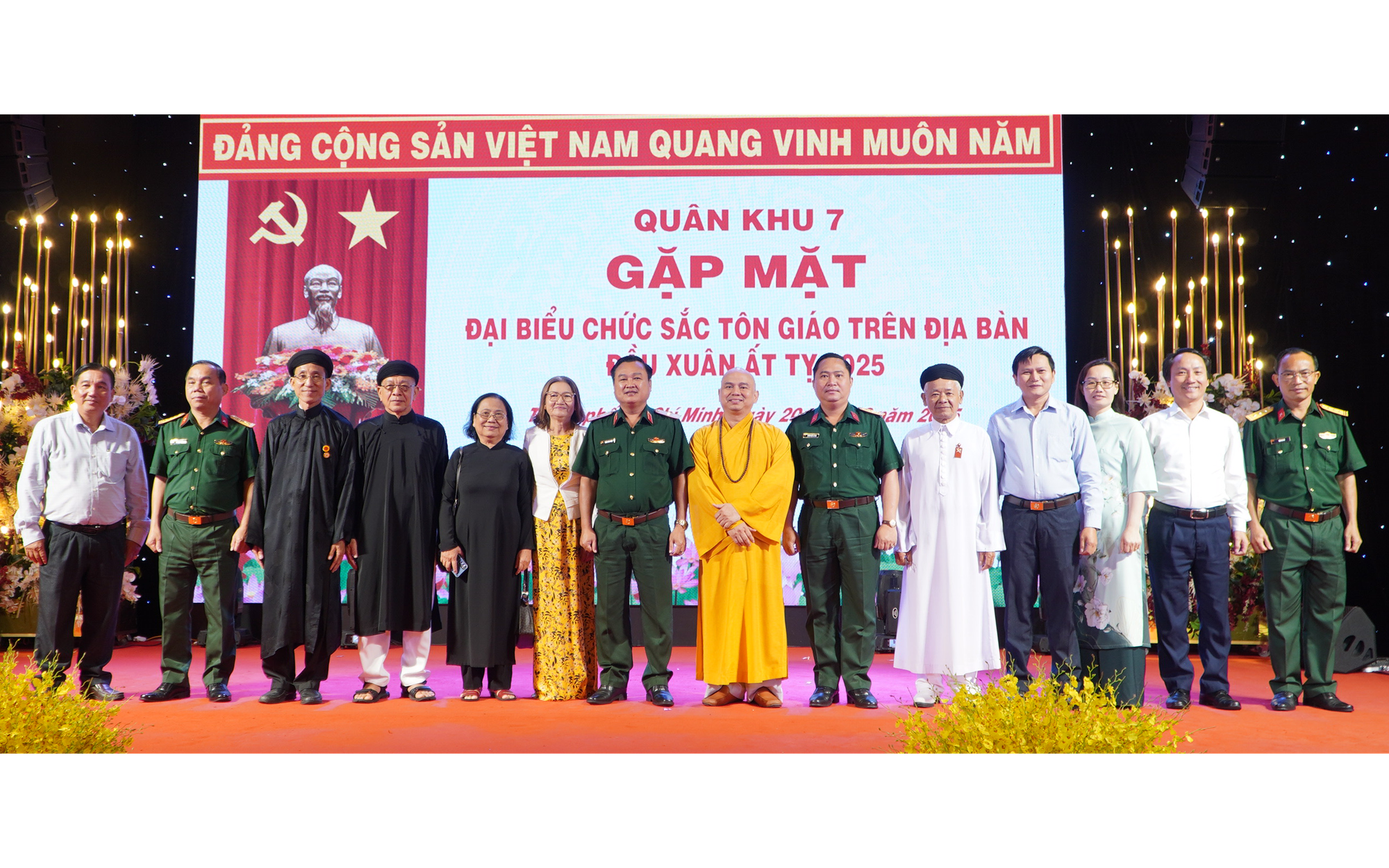 Quân khu 7 gặp mặt đại biểu chức sắc tôn giáo đầu Xuân Ất Tỵ 2025