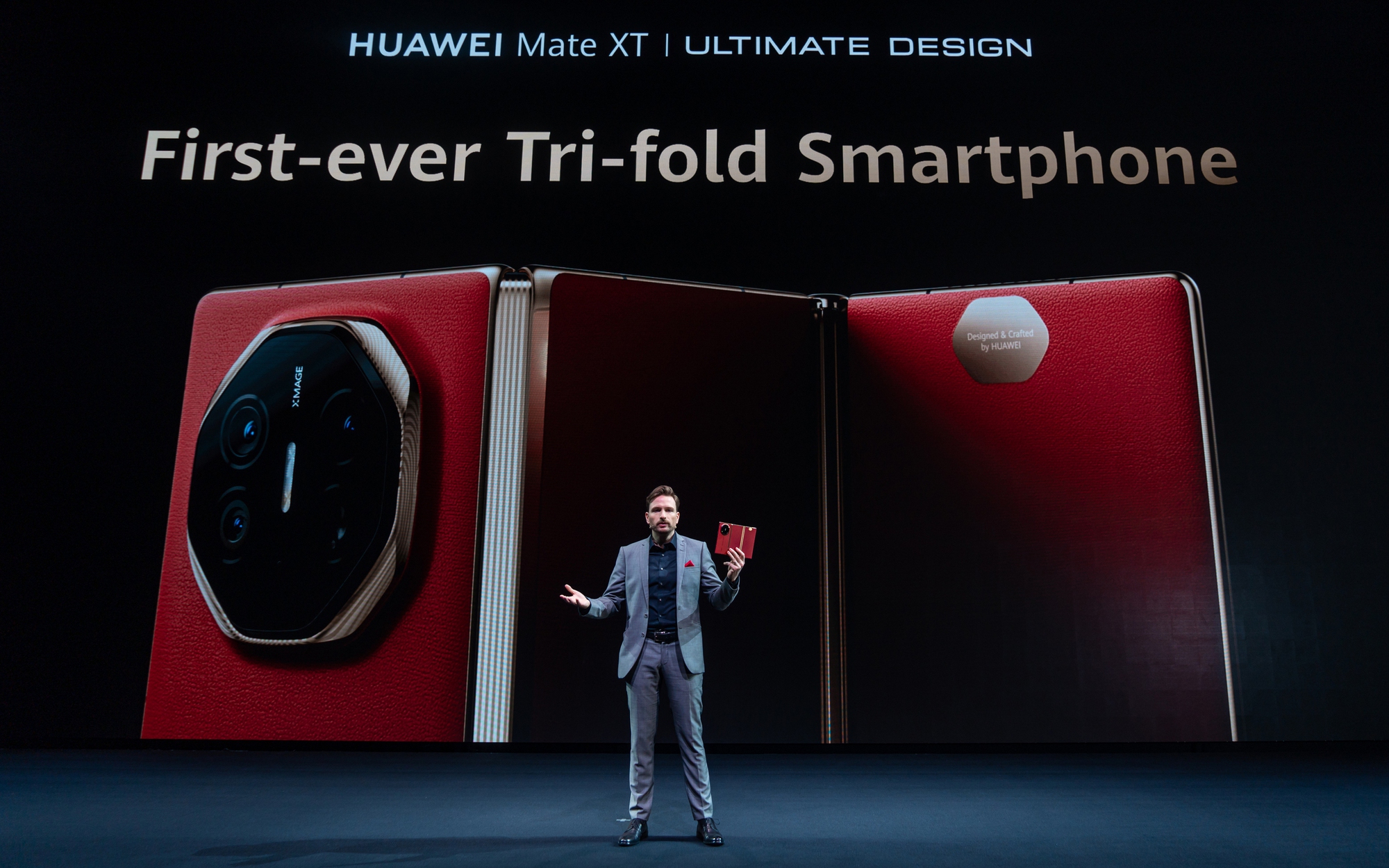 Huawei ra mắt điện thoại gập ba, máy tính bảng và tai nghe thiết kế mở