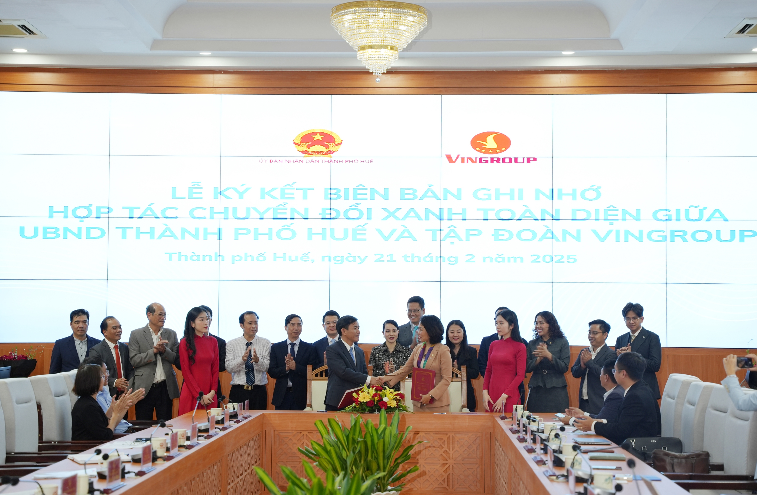 TP Huế v&agrave; Vingroup hợp t&aacute;c to&agrave;n diện về chuyển đổi xanh, chuyển đổi số- Ảnh 2.