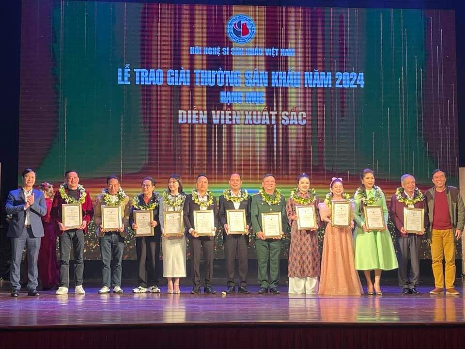 NSƯT Th&agrave;nh Lộc, L&ecirc; Kh&aacute;nh, B&igrave;nh Tinh đoạt giải thưởng của Hội Nghệ sĩ S&acirc;n khấu Việt Nam- Ảnh 2.
