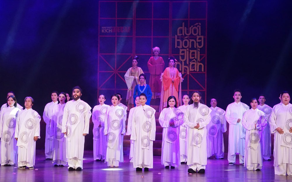 Đạo diễn Bé Bảy - Hồng Ngọc: Khi "Đảo hoa hậu" thắp lại niềm tin cho sân khấu - Ảnh 5.
