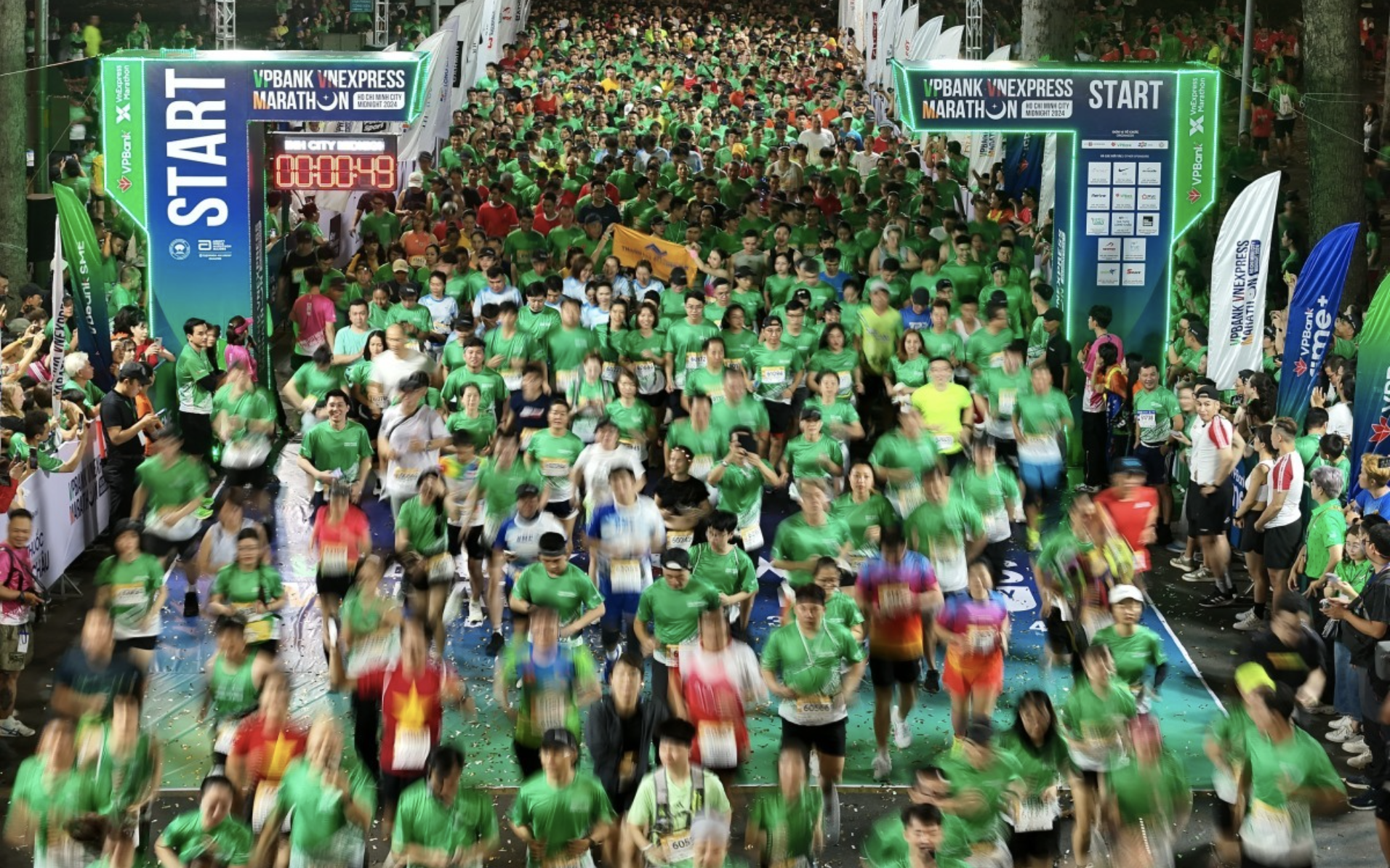 13.000 VĐV tranh t&agrave;i tại giải chạy đ&ecirc;m TP HCM - Ảnh 3.