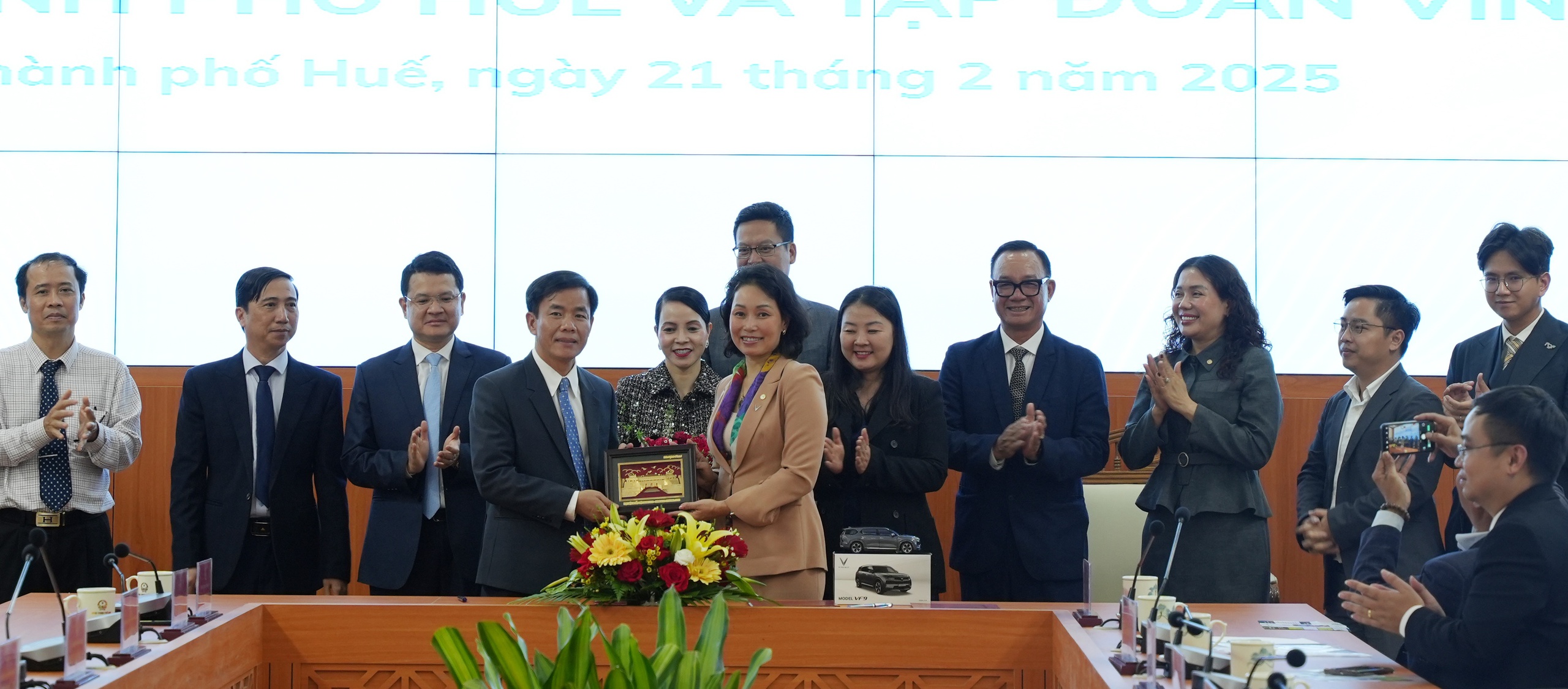 TP Huế v&agrave; Vingroup hợp t&aacute;c to&agrave;n diện về chuyển đổi xanh, chuyển đổi số- Ảnh 1.