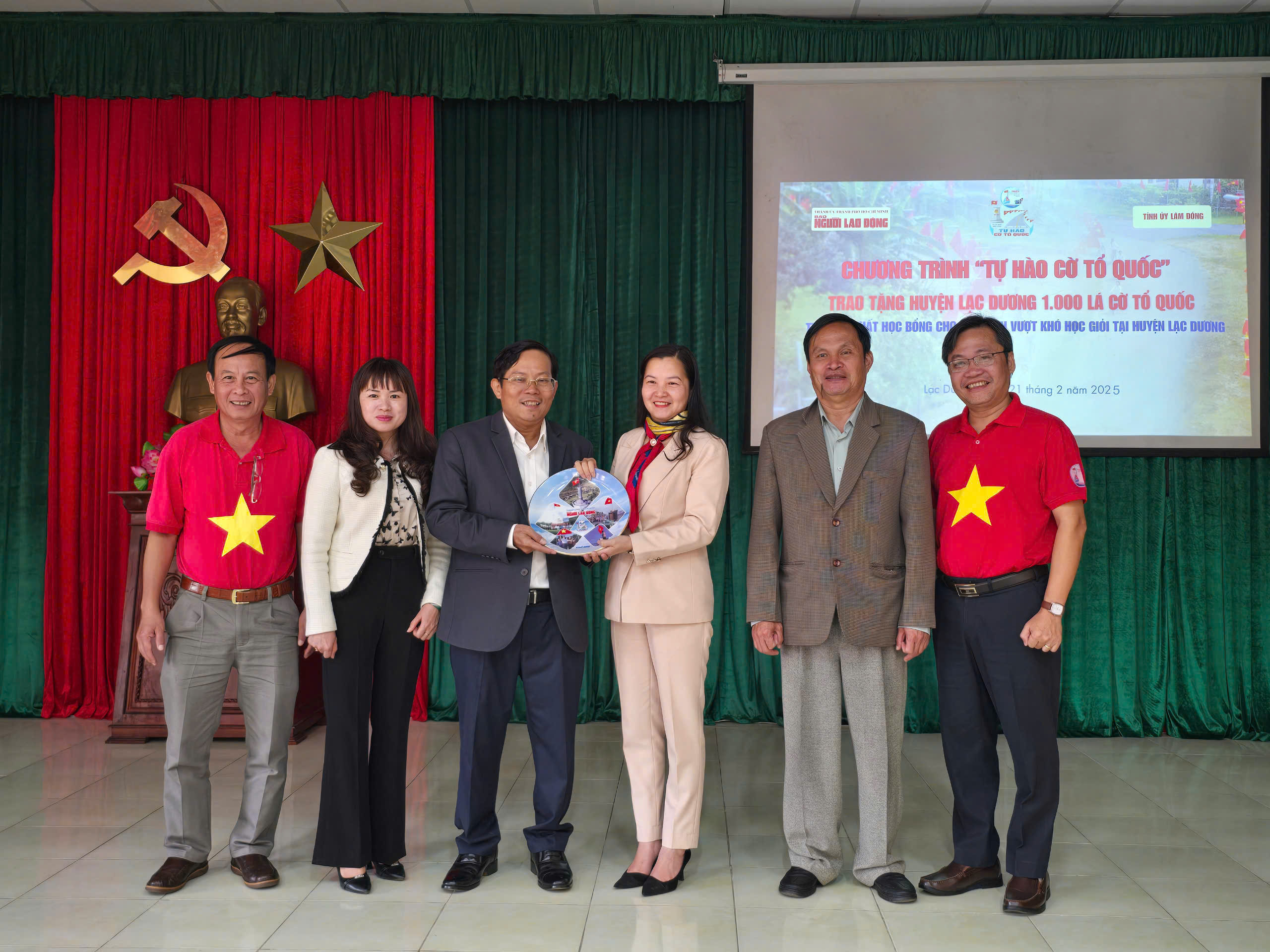 Chương trình "Tự hào cờ Tổ quốc" đến huyện Lạc Dương- Ảnh 6.