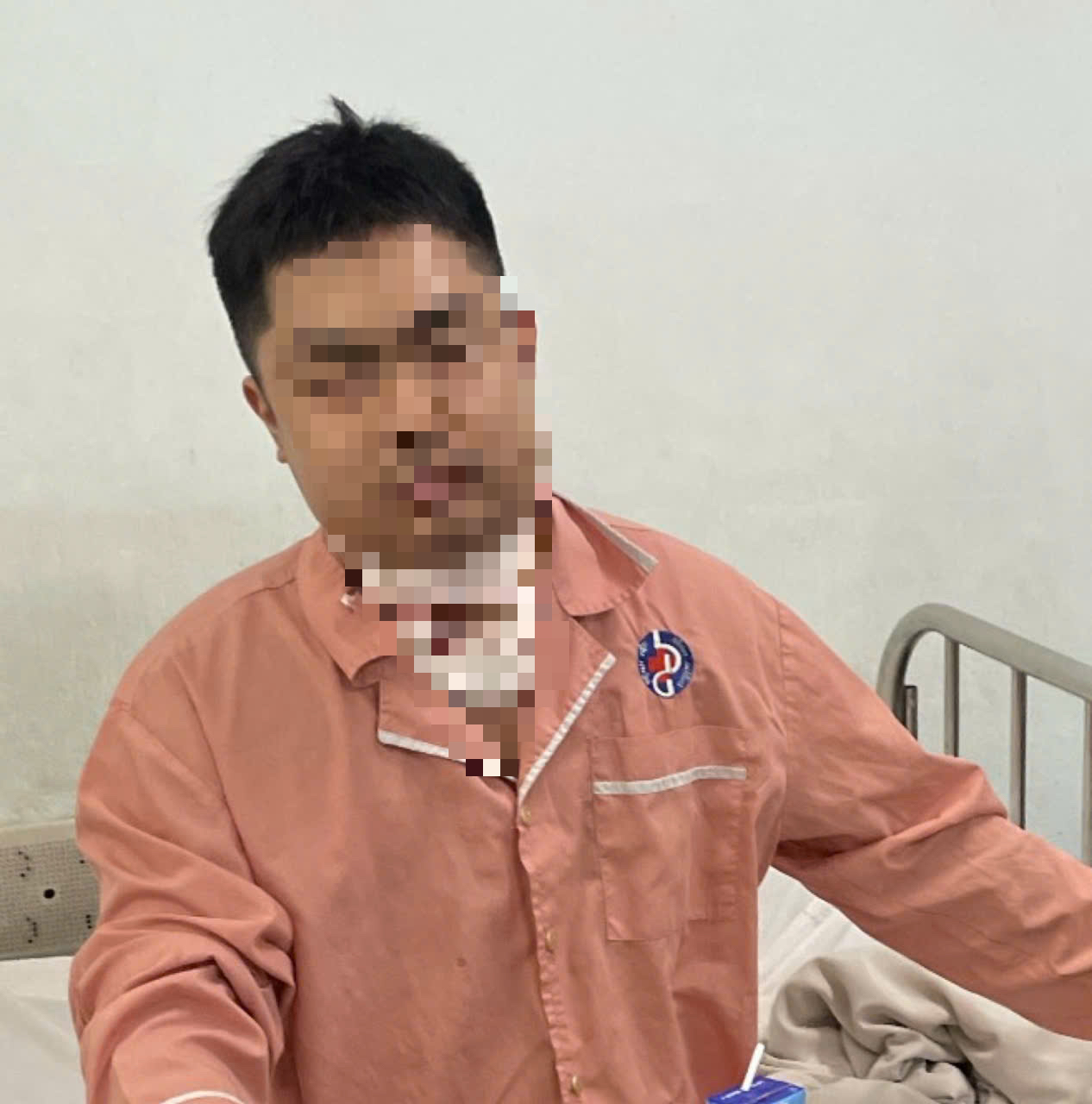 Vụ 2 mẹ con tử vong bất thường: Người t&igrave;nh k&eacute;m 10 tuổi tự s&aacute;t bất th&agrave;nh- Ảnh 1.
