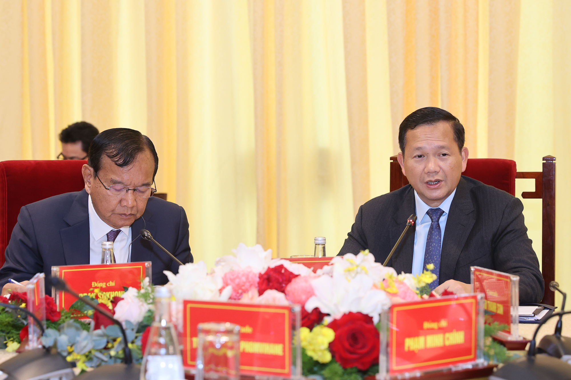 Thủ tướng Việt Nam - Campuchia - L&agrave;o họp triển khai kết luận cuộc gặp người đứng đầu ba Đảng- Ảnh 5.