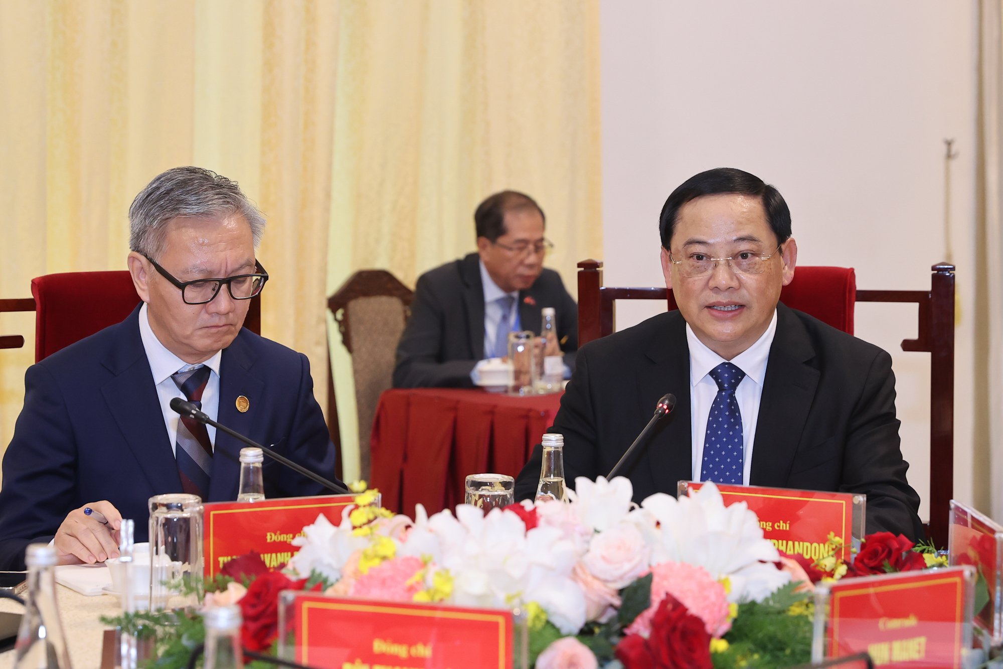 Thủ tướng Việt Nam - Campuchia - L&agrave;o họp triển khai kết luận cuộc gặp người đứng đầu ba Đảng- Ảnh 4.