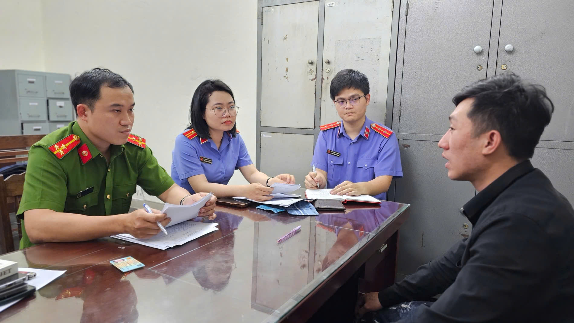 Ghẹo g&aacute;i tại &ldquo;phố Hồng K&ocirc;ng&rdquo;, nam thanh ni&ecirc;n bị đ&aacute;nh nhập viện- Ảnh 1.