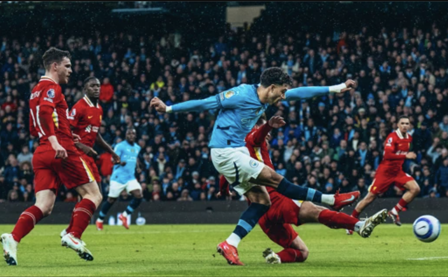 Salah ch&oacute;i s&aacute;ng, Liverpool thắng Man City tại Etihad sau 10 năm- Ảnh 3.