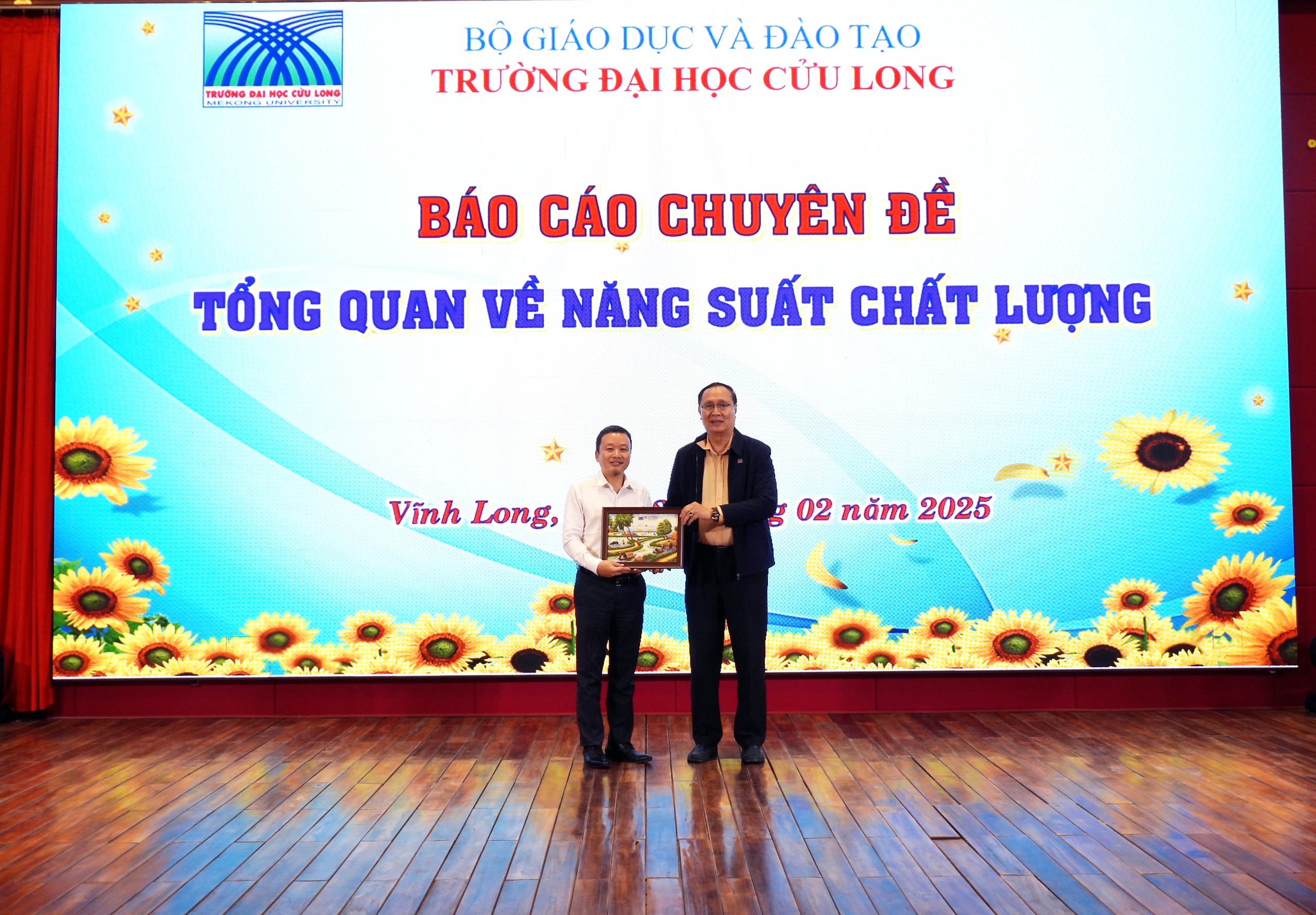 Trường ĐH Cửu Long tổ chức tọa đàm quan trọng với giảng viên, sinh viên- Ảnh 6.