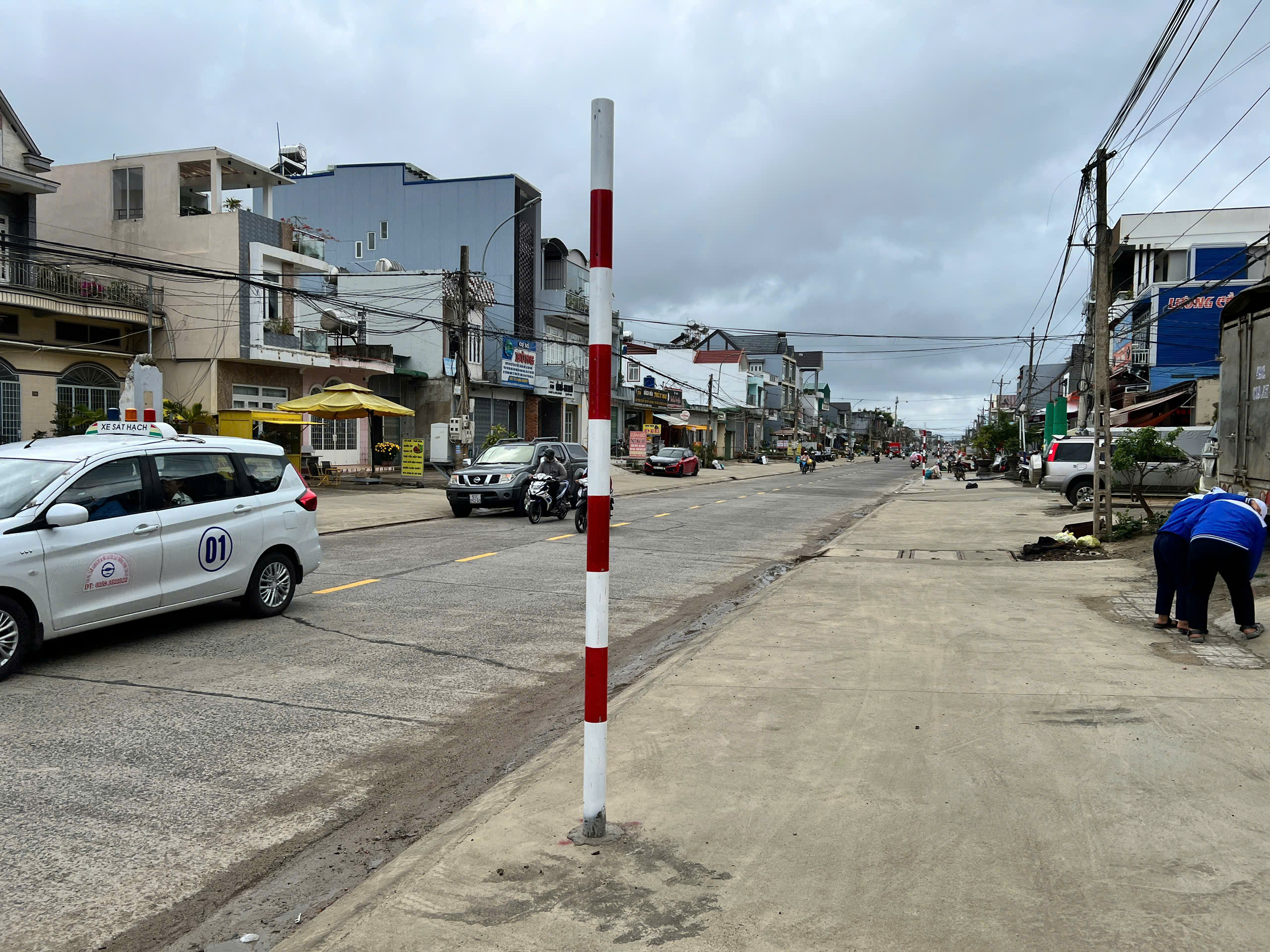 L&acirc;m Đồng r&agrave; so&aacute;t biển b&aacute;o sau việc 1 km đường c&oacute; 23 biển cấm đậu xe- Ảnh 2.