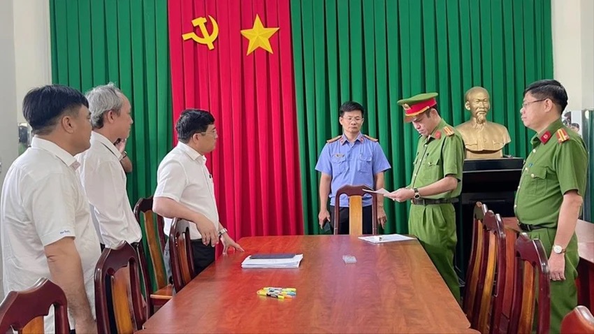 Vụ bắt tạm giam Chủ tịch UBND huyện Long Th&agrave;nh v&agrave; h&agrave;ng loạt c&aacute;n bộ: K&ecirc;u gọi tự gi&aacute;c khai b&aacute;o - Ảnh 3.