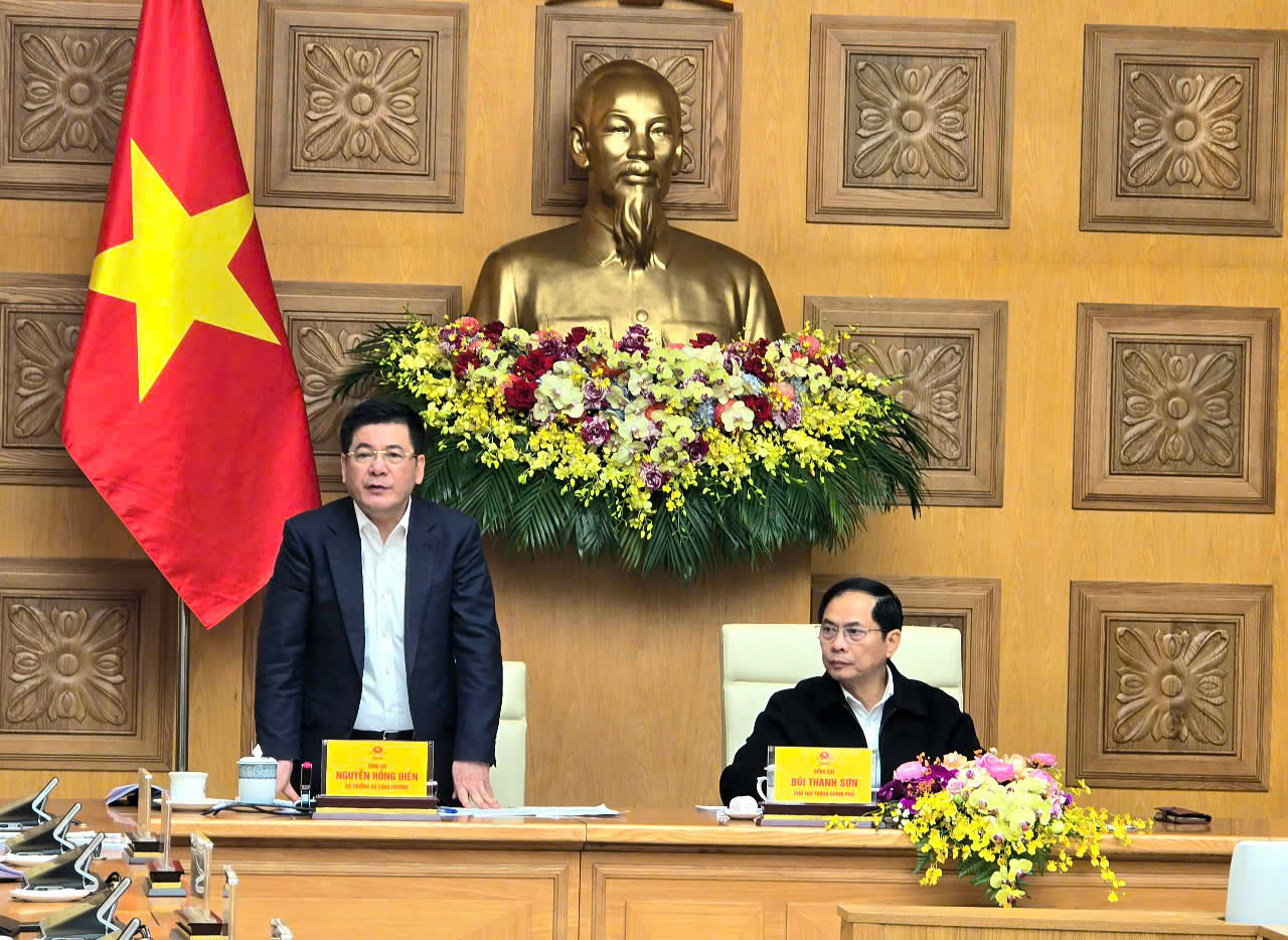 Bộ trưởng C&ocirc;ng Thương: "Muốn xuất khẩu điện, ai sẽ đầu tư đường truyền tải dưới đ&aacute;y đại dương"?- Ảnh 1.