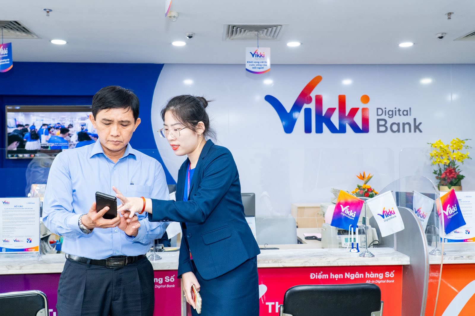 Vikki Digital Bank tấp nập đ&oacute;n kh&aacute;ch tới giao dịch- Ảnh 2.