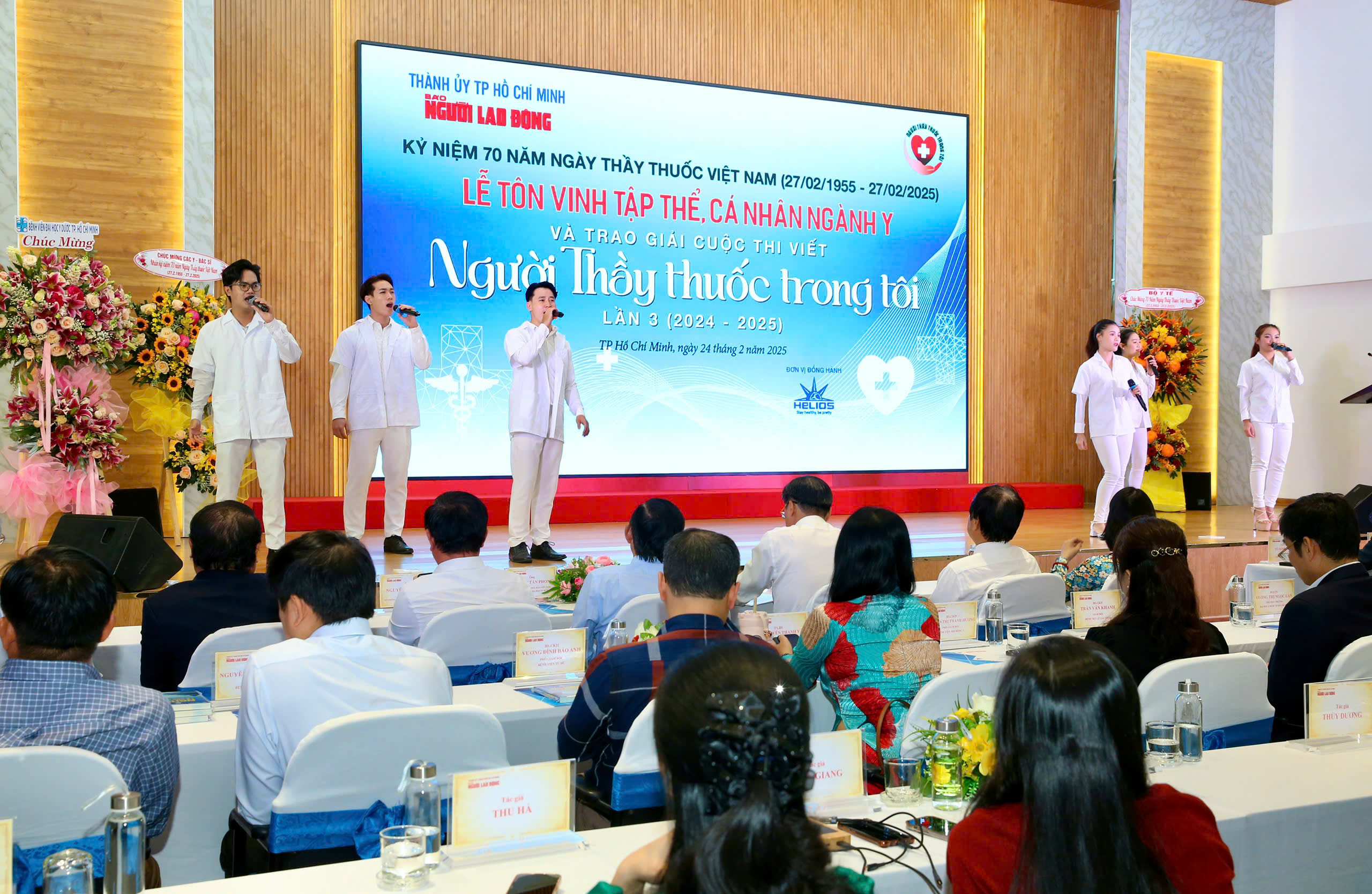 Sinh vi&ecirc;n y khoa tự h&agrave;o về truyền thống ng&agrave;nh y tại lễ trao giải &ldquo;Người Thầy thuốc trong t&ocirc;i&rdquo;- Ảnh 1.