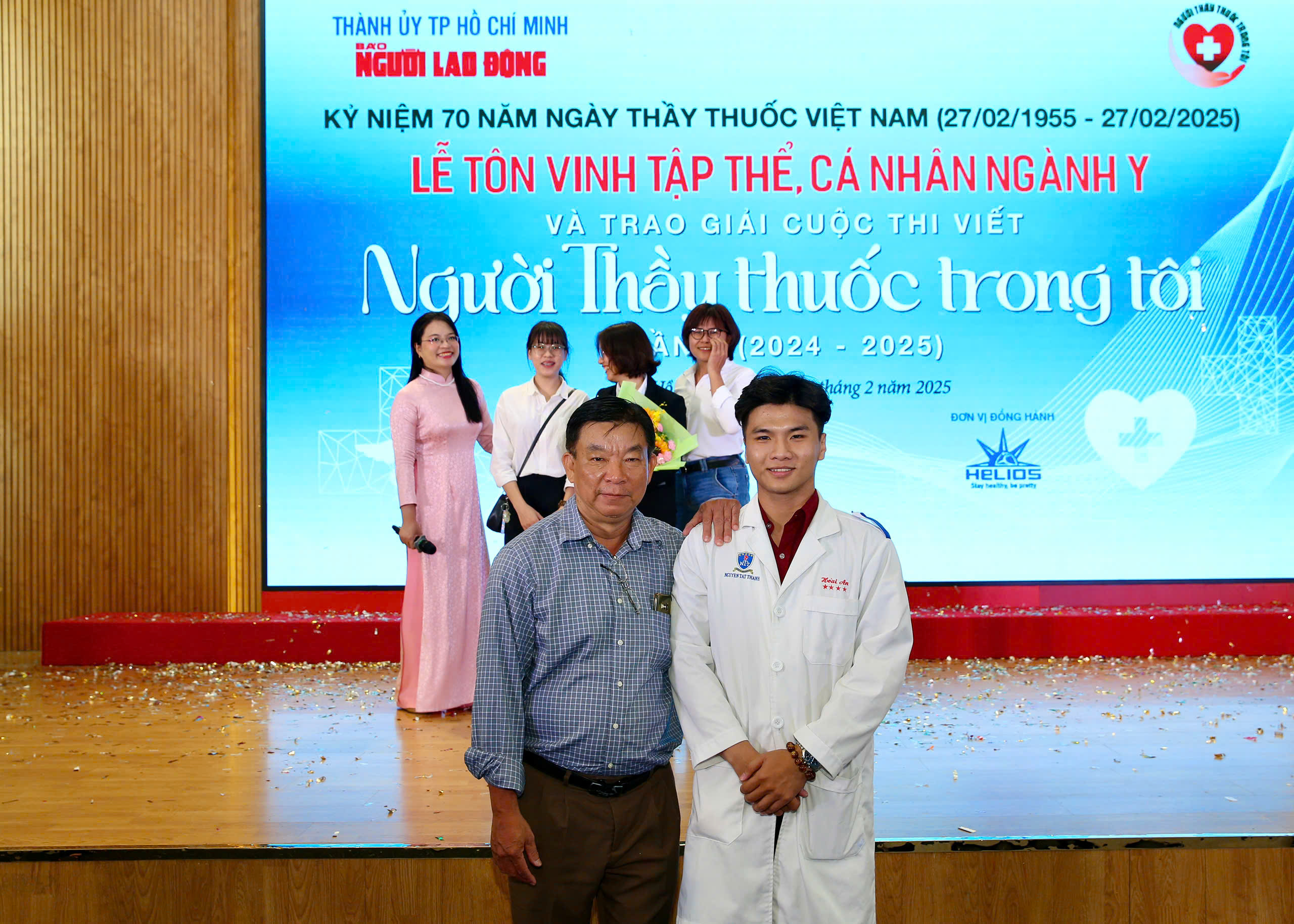 Sinh vi&ecirc;n y khoa tự h&agrave;o về truyền thống ng&agrave;nh y tại lễ trao giải &ldquo;Người Thầy thuốc trong t&ocirc;i&rdquo;- Ảnh 4.