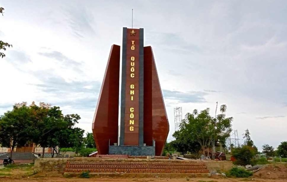 L&agrave;m r&otilde; th&ocirc;ng tin kỳ đ&agrave;i tại khu tưởng niệm liệt sĩ ng&atilde; đổ- Ảnh 2.