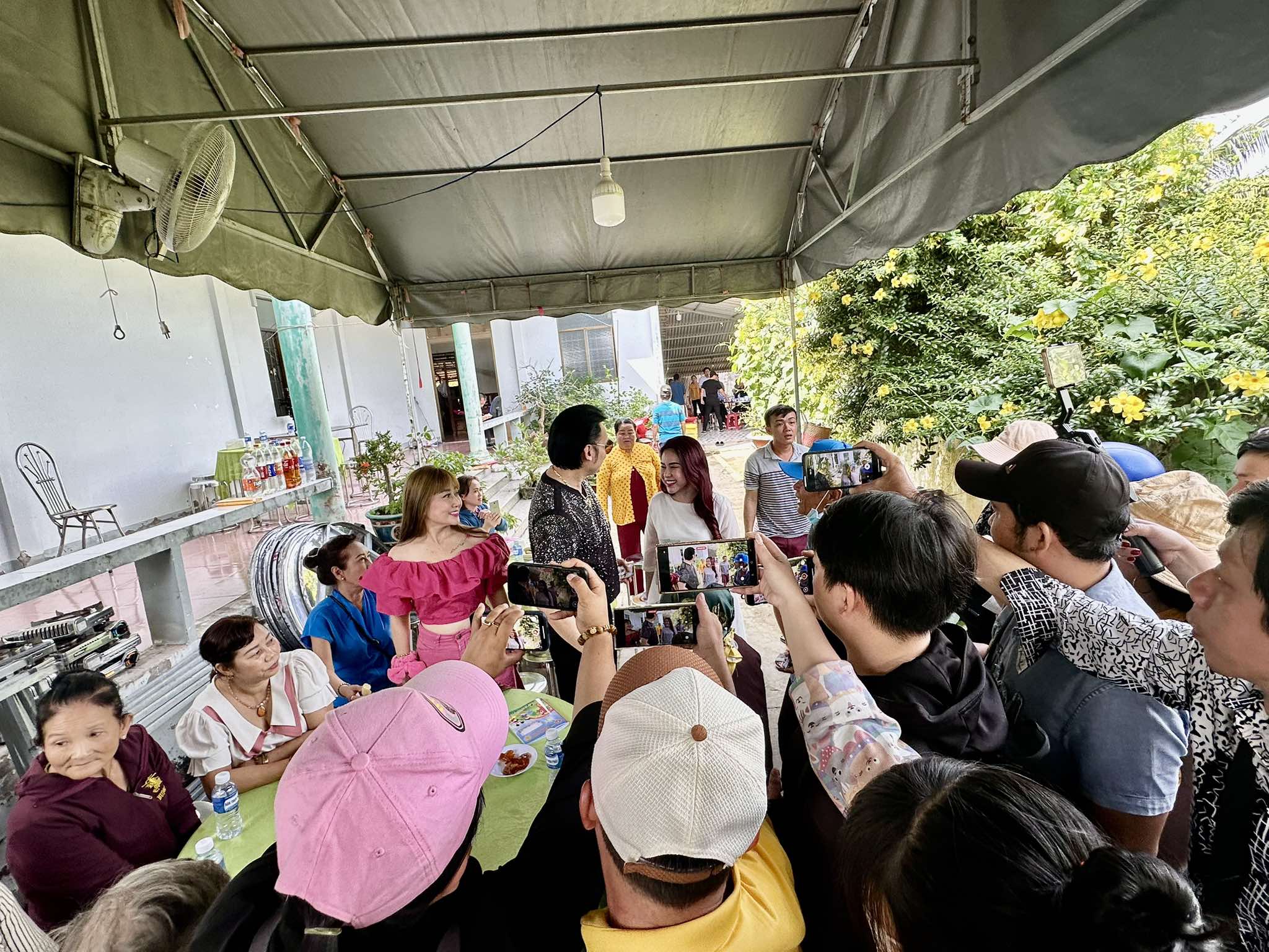 NSƯT Kim Tiểu Long trao 1.000 phần qu&agrave; cho người ngh&egrave;o, nhớ đến Kim Tiểu Ly t&iacute; hon- Ảnh 3.