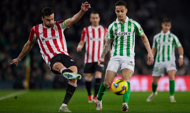 Antony (giữa) thi đấu cực hay tại La Liga. Ảnh: realbetis.com