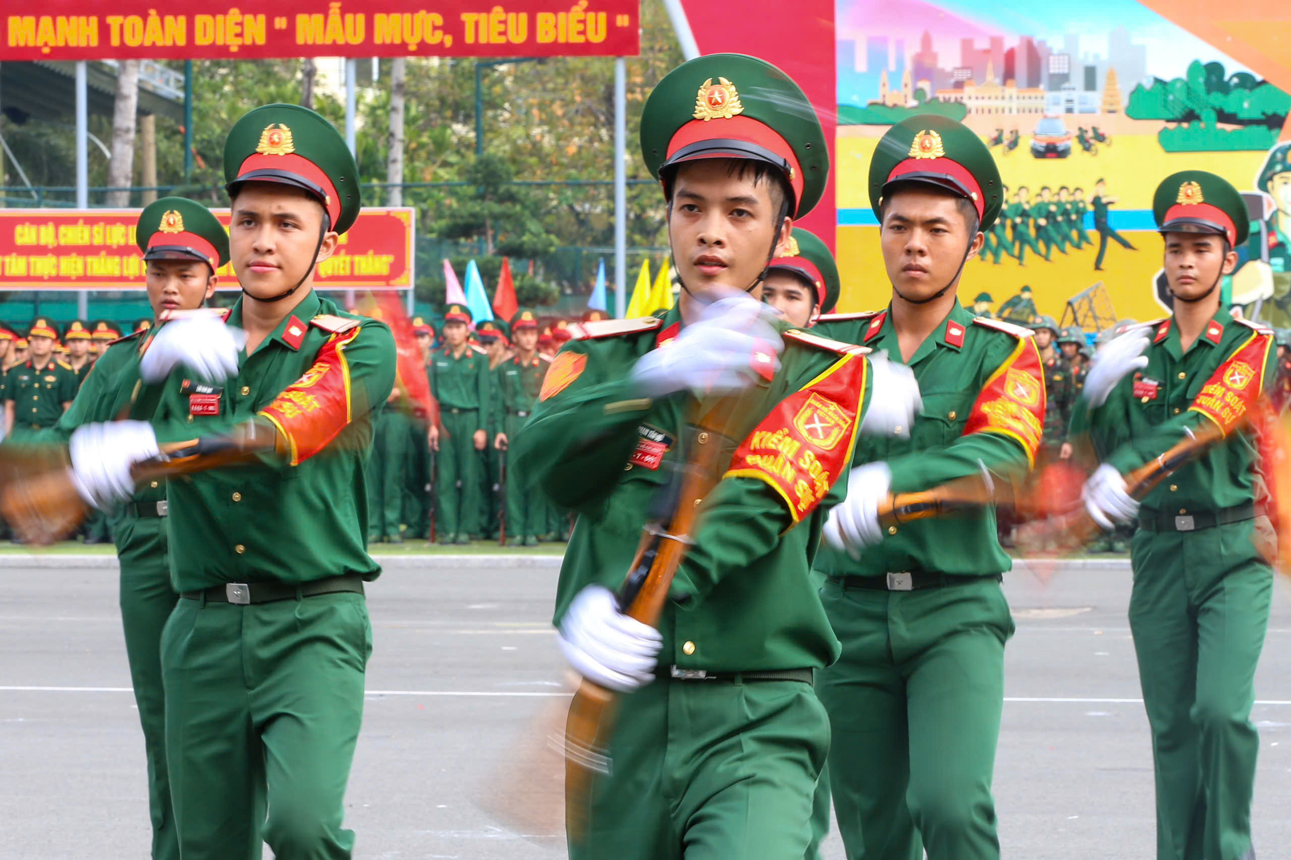 H&igrave;nh ảnh h&agrave;o h&ugrave;ng của Lực lượng vũ trang TP HCM trong lễ ra qu&acirc;n huấn luyện- Ảnh 15.