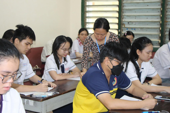 Th&iacute; sinh dự kỳ thi chọn học sinh giỏi lớp 12 s&aacute;ng 25-2