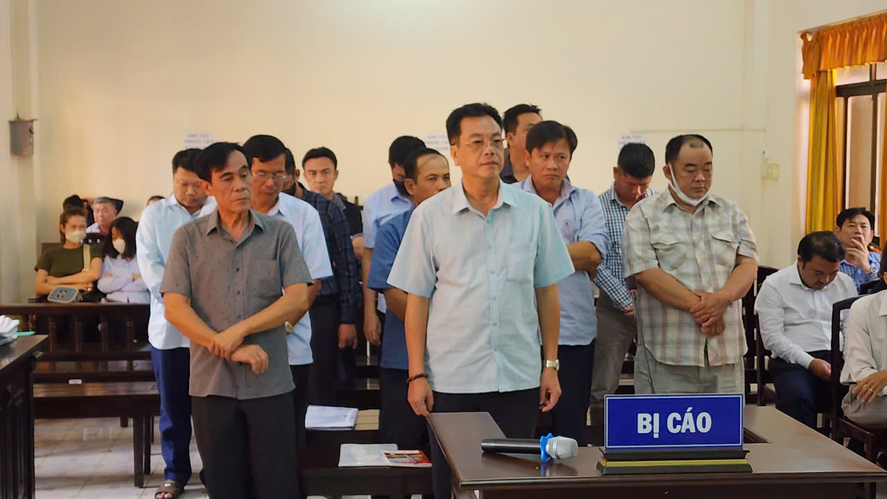 Kiểm tra qua loa, g&acirc;y hậu quả nghi&ecirc;m trọng, 2 cựu chủ tịch huyện lĩnh &aacute;n- Ảnh 1.