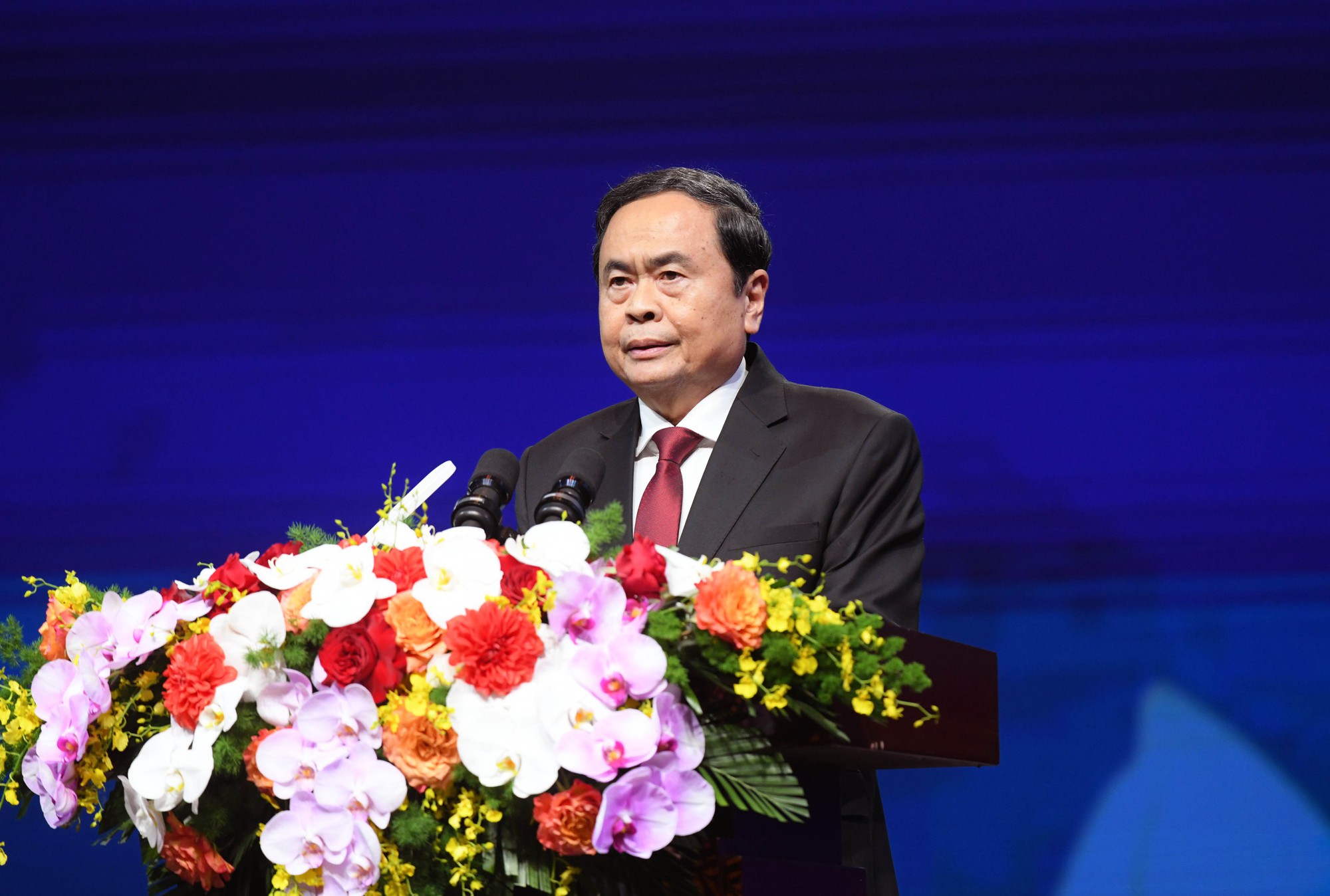 Chủ tịch Quốc hội: Đội ngũ thầy thuốc tạo n&ecirc;n "Bản h&ugrave;ng ca người chiến sĩ &aacute;o trắng"- Ảnh 1.