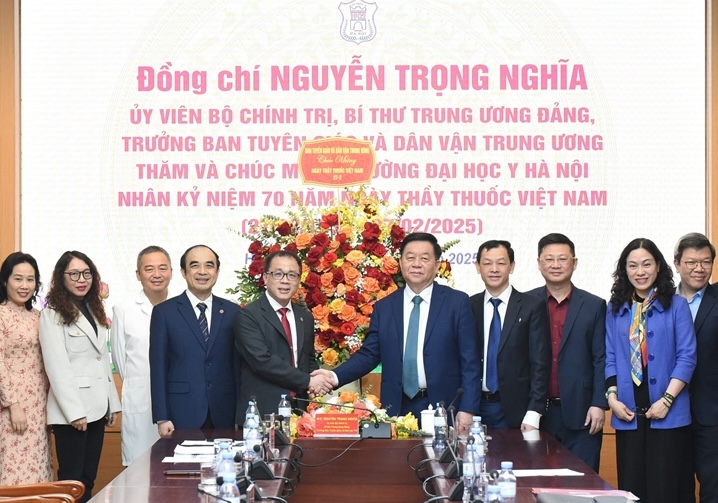 Ông Nguyễn Trọng Nghĩa thăm, chúc mừng Trường Đại học Y Hà Nội- Ảnh 3.