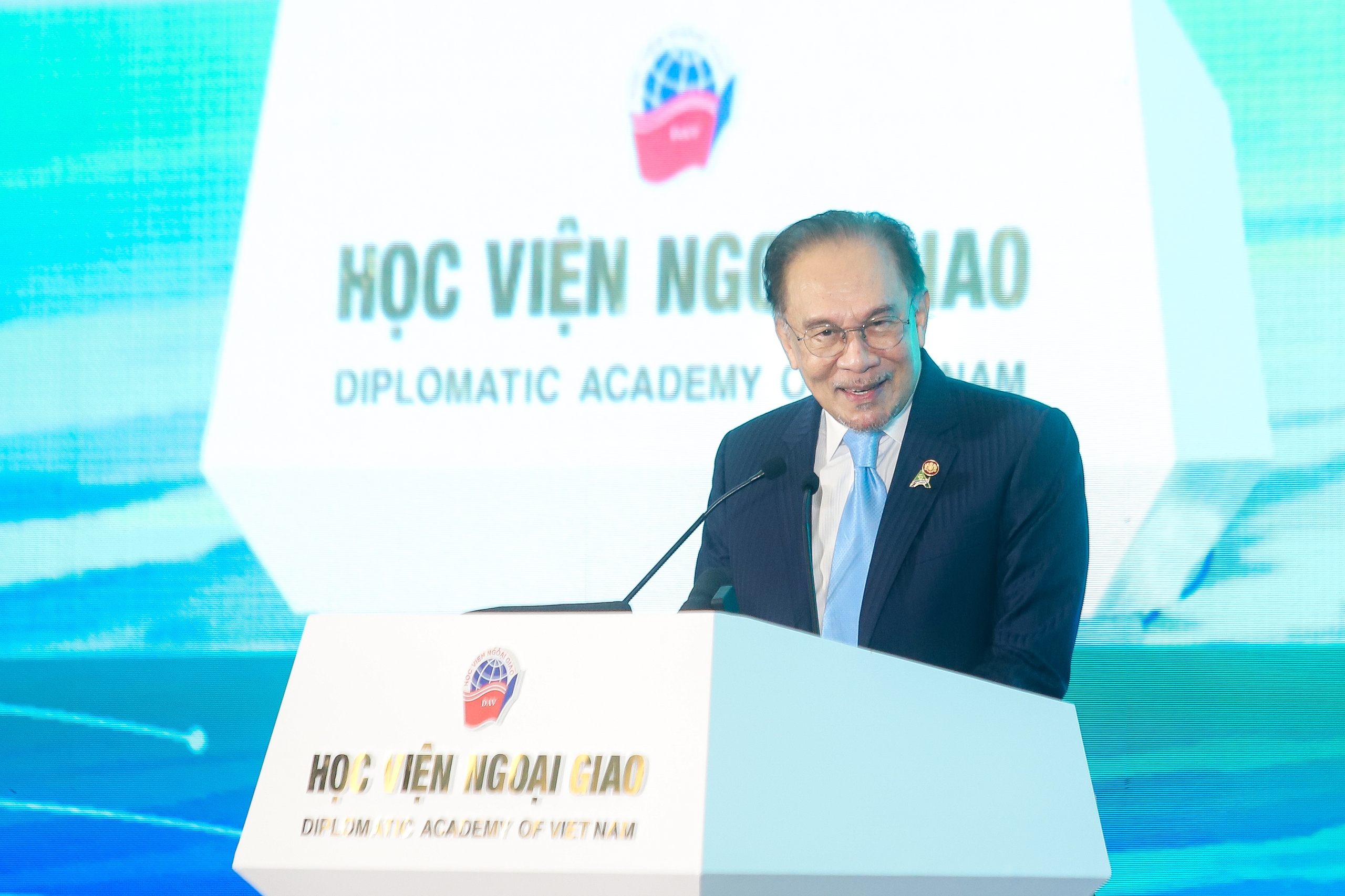 Thủ tướng: C&aacute;c nước phải c&oacute; thực lực để tự chủ chiến lược- Ảnh 2.