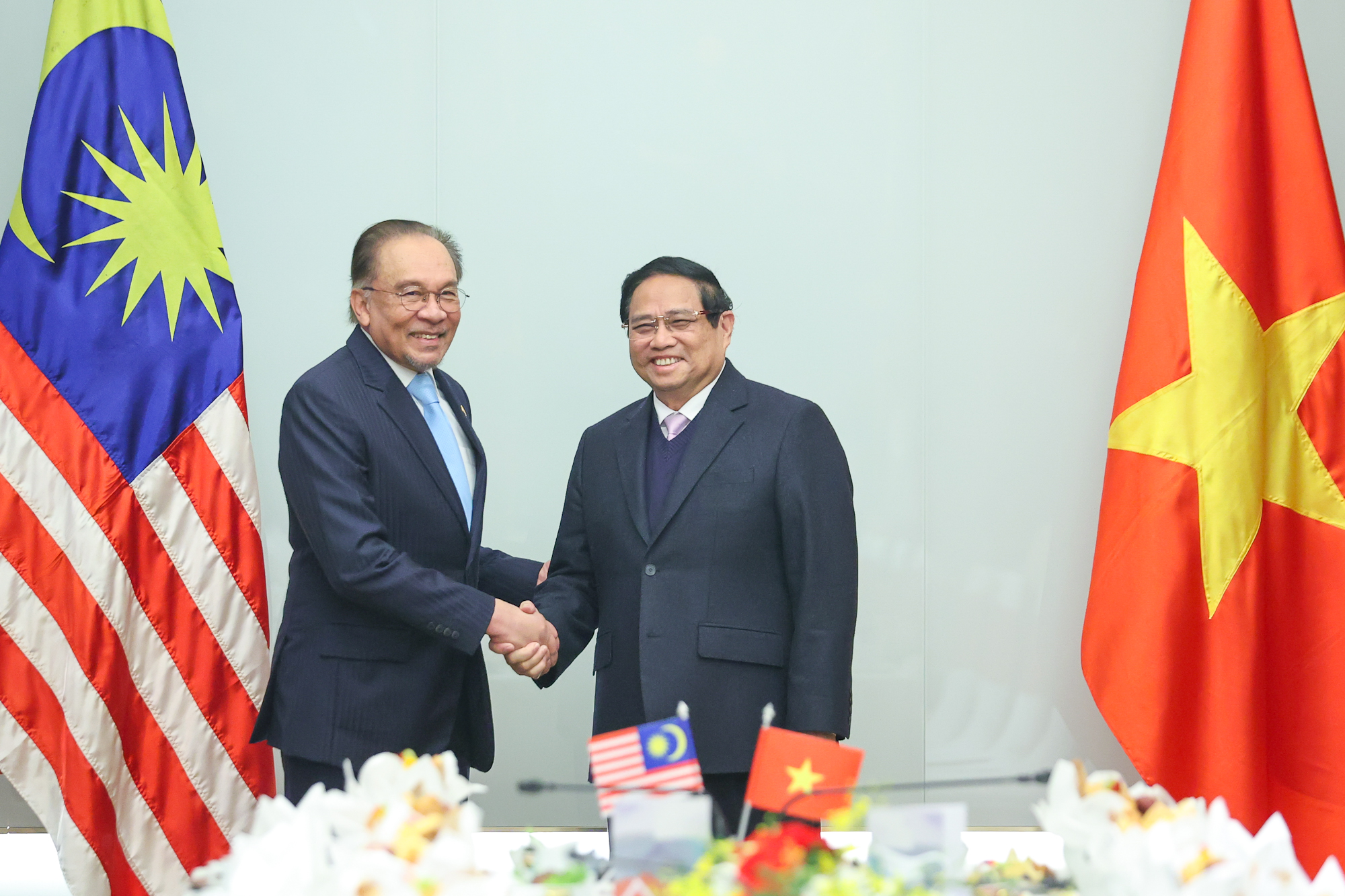 Thủ tướng Phạm Minh Ch&iacute;nh ăn s&aacute;ng l&agrave;m việc với Thủ tướng Malaysia- Ảnh 1.