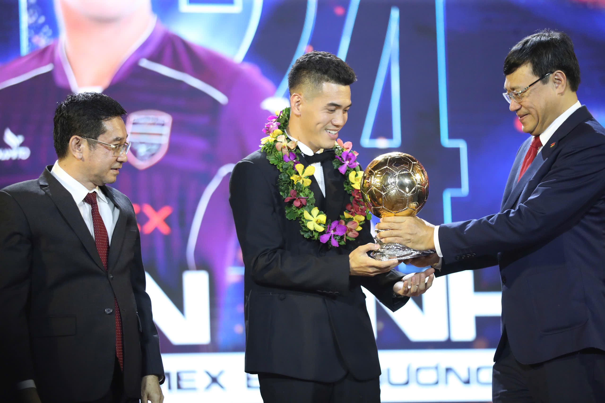 To&agrave;n cảnh Quả b&oacute;ng v&agrave;ng 2024, Thuỳ Trang thể hiện t&igrave;nh y&ecirc;u với mẹ- Ảnh 4.