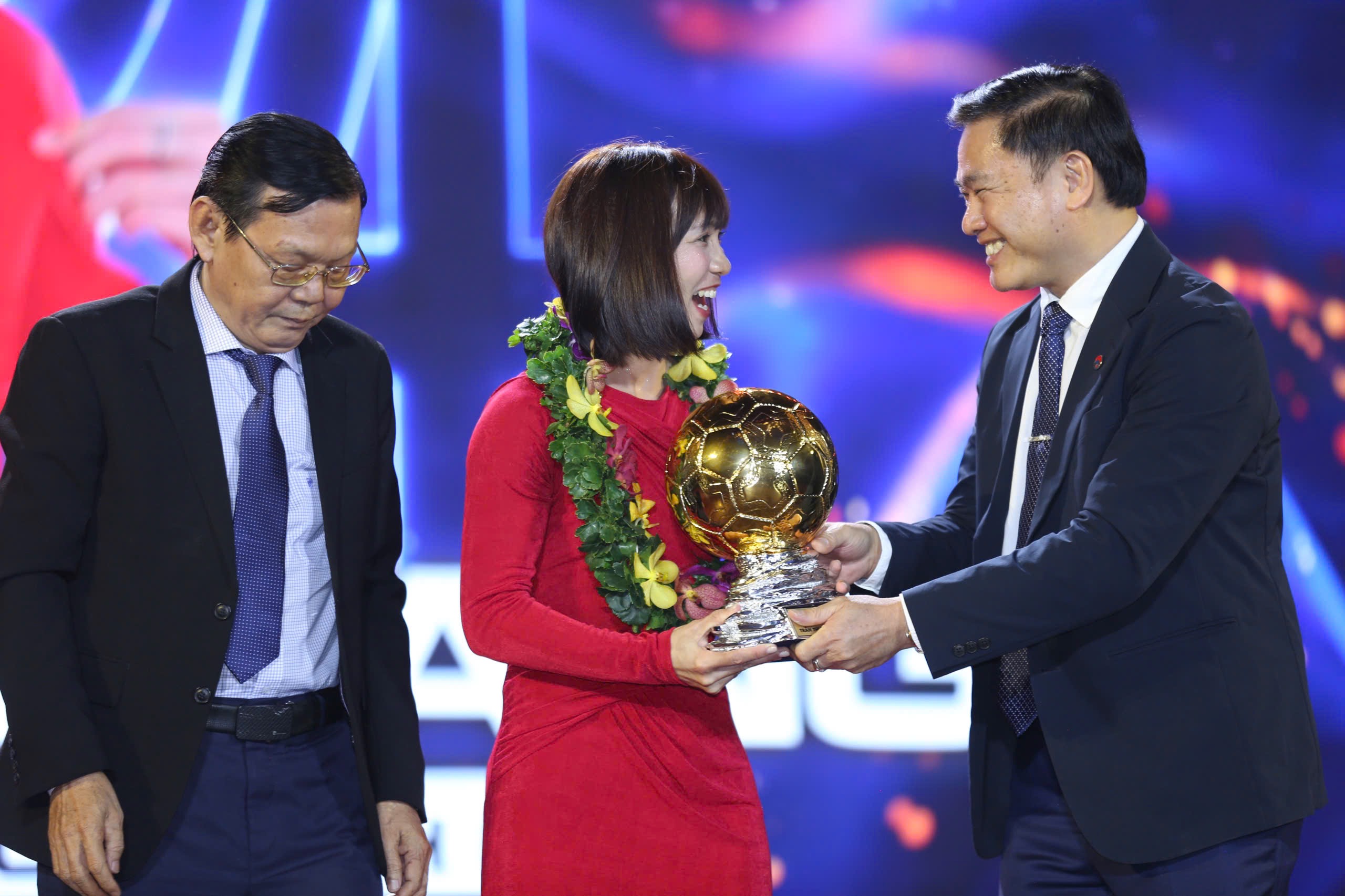 To&agrave;n cảnh Quả b&oacute;ng v&agrave;ng 2024, Thuỳ Trang thể hiện t&igrave;nh y&ecirc;u với mẹ- Ảnh 6.