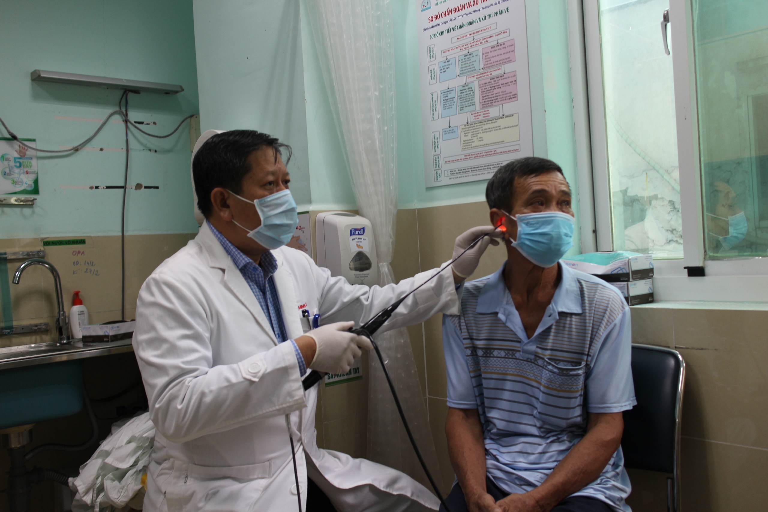 T&ocirc;n vinh những đ&oacute;ng g&oacute;p thầm lặng của những "thi&ecirc;n thần &aacute;o trắng"- Ảnh 5.